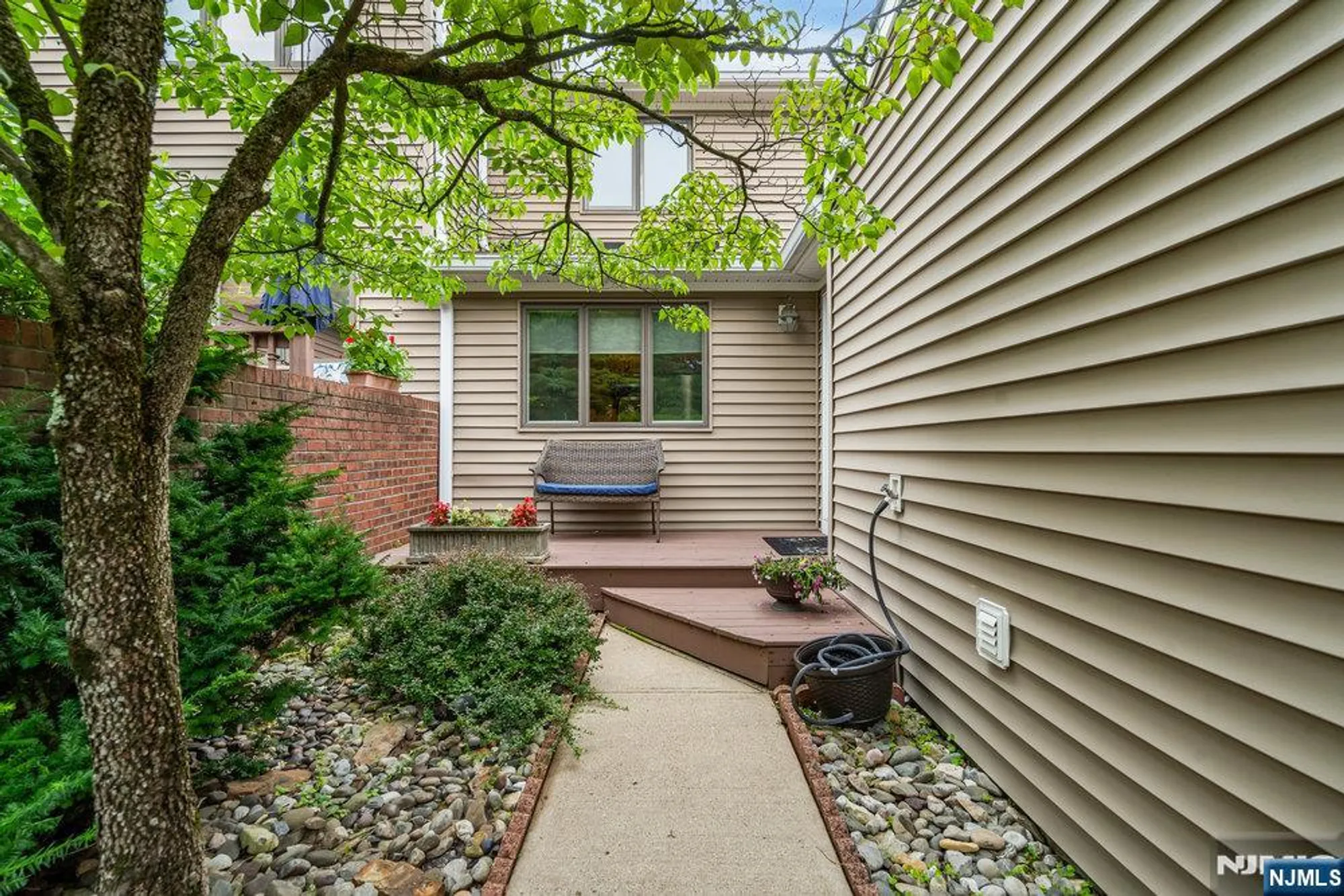 Property Slideshow image 2 of 46 | 39 litchult ln, Mahwah, NJ, 07430