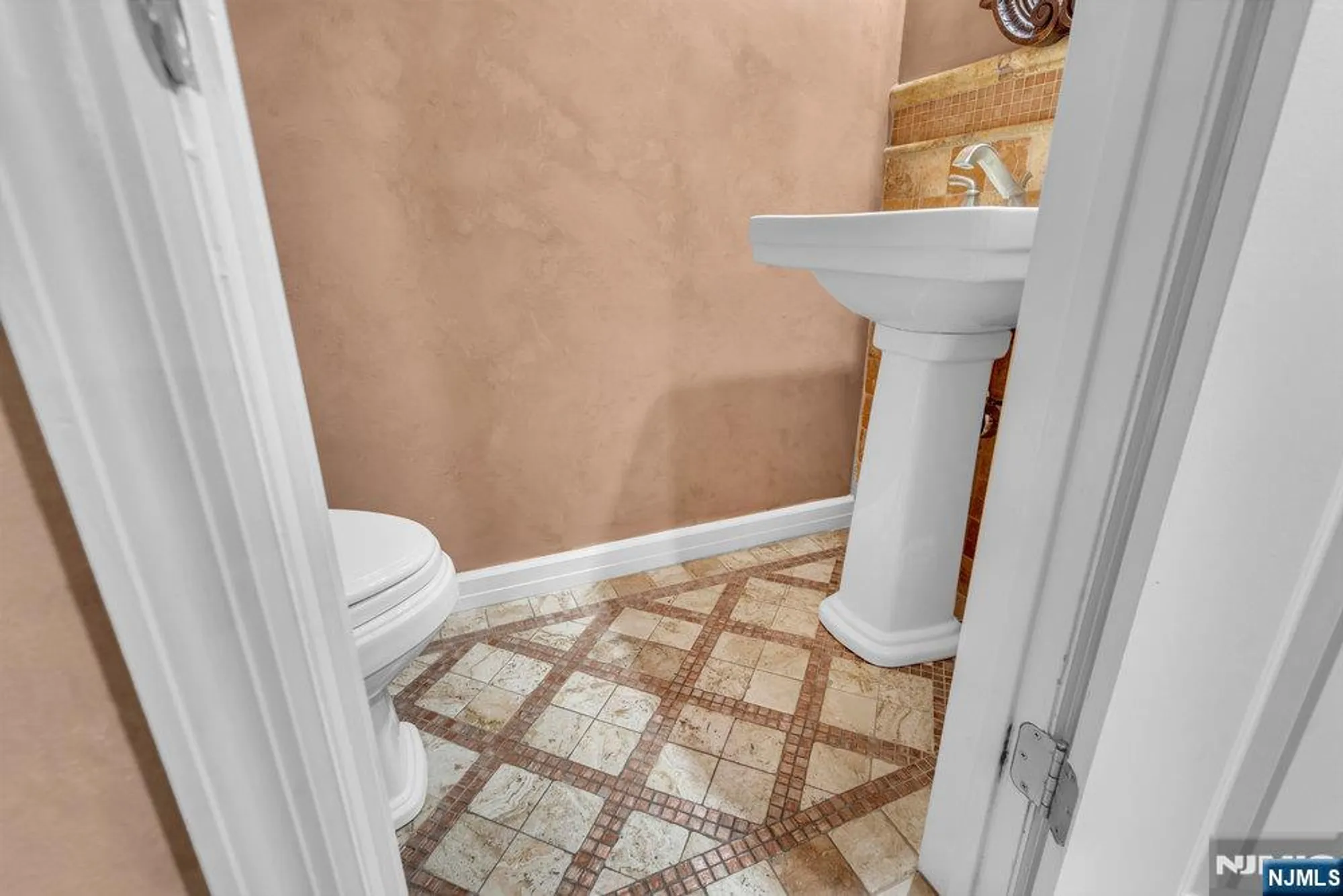 Property Slideshow image 21 of 46 | 39 litchult ln, Mahwah, NJ, 07430