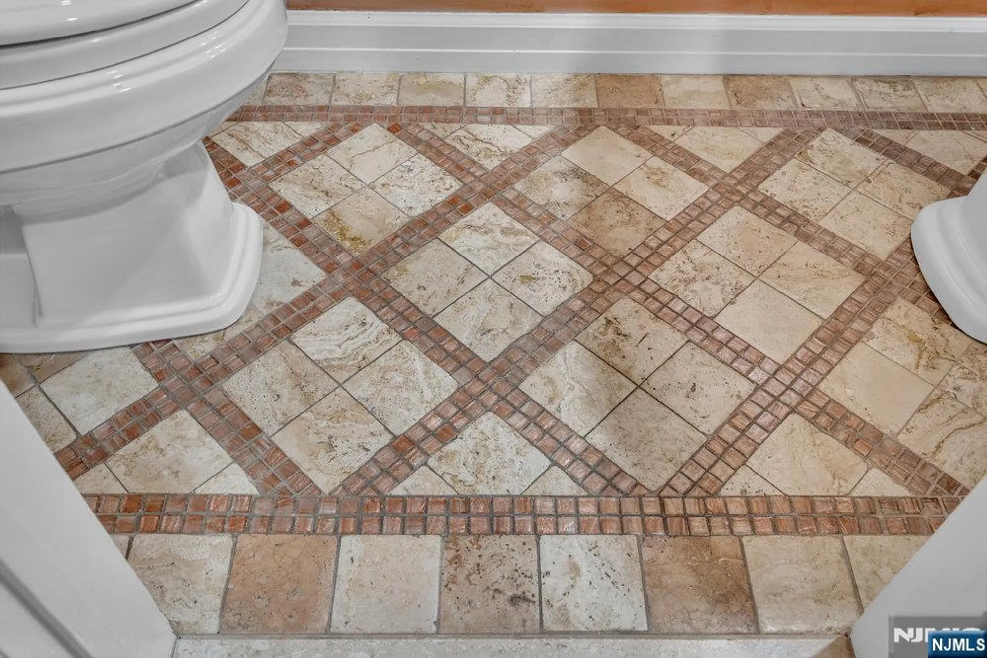 Property Slideshow image 22 of 46 | 39 litchult ln, Mahwah, NJ, 07430