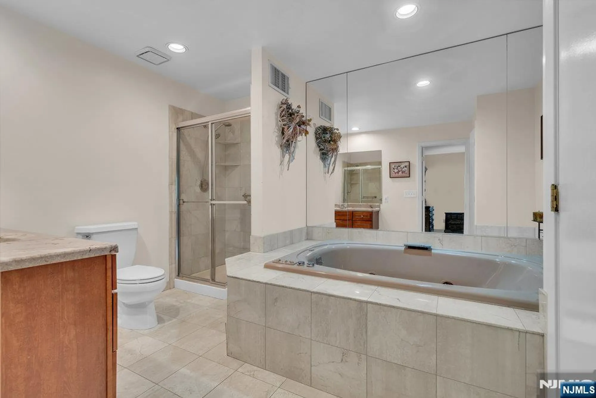 Property Slideshow image 28 of 46 | 39 litchult ln, Mahwah, NJ, 07430