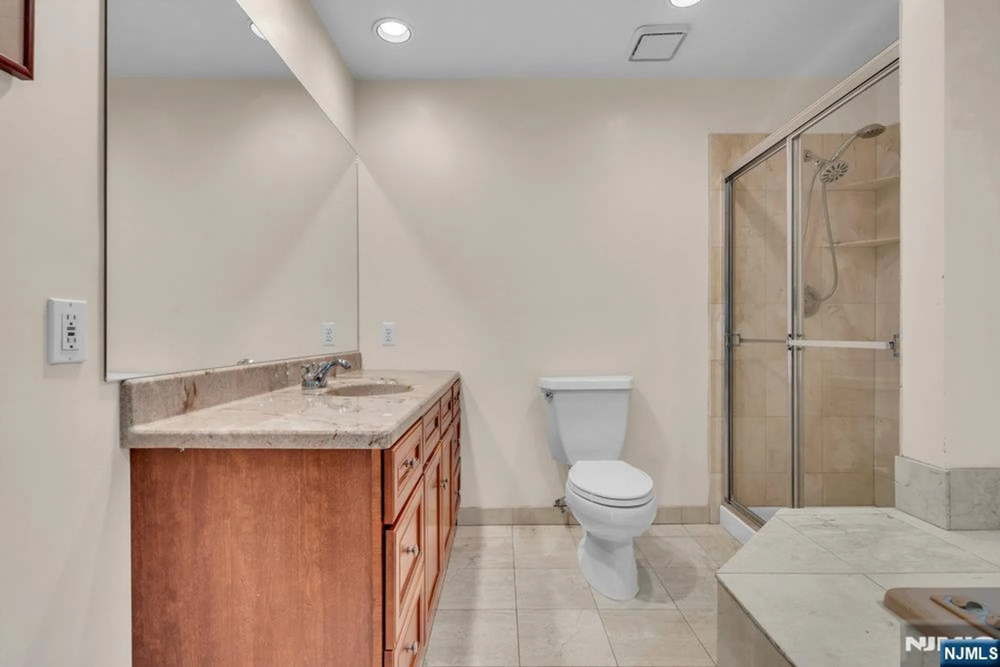 Property Slideshow image 29 of 46 | 39 litchult ln, Mahwah, NJ, 07430