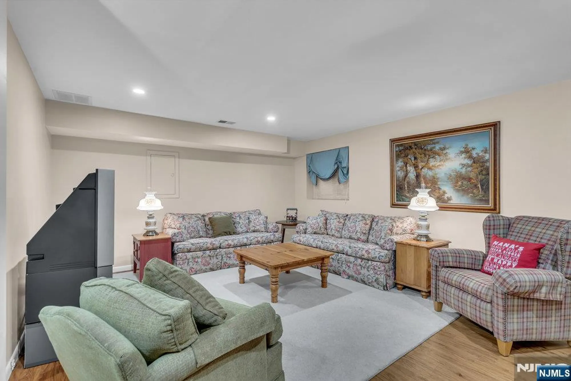 Property Slideshow image 32 of 46 | 39 litchult ln, Mahwah, NJ, 07430