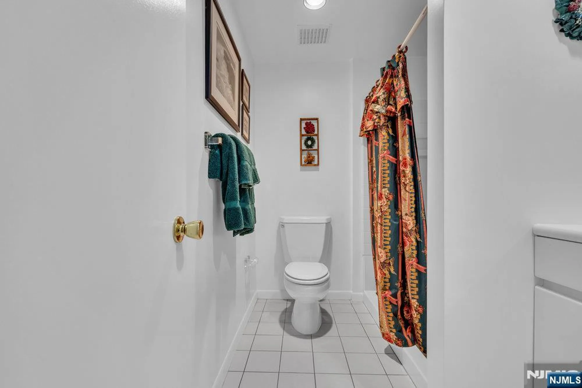 Property Slideshow image 41 of 46 | 39 litchult ln, Mahwah, NJ, 07430