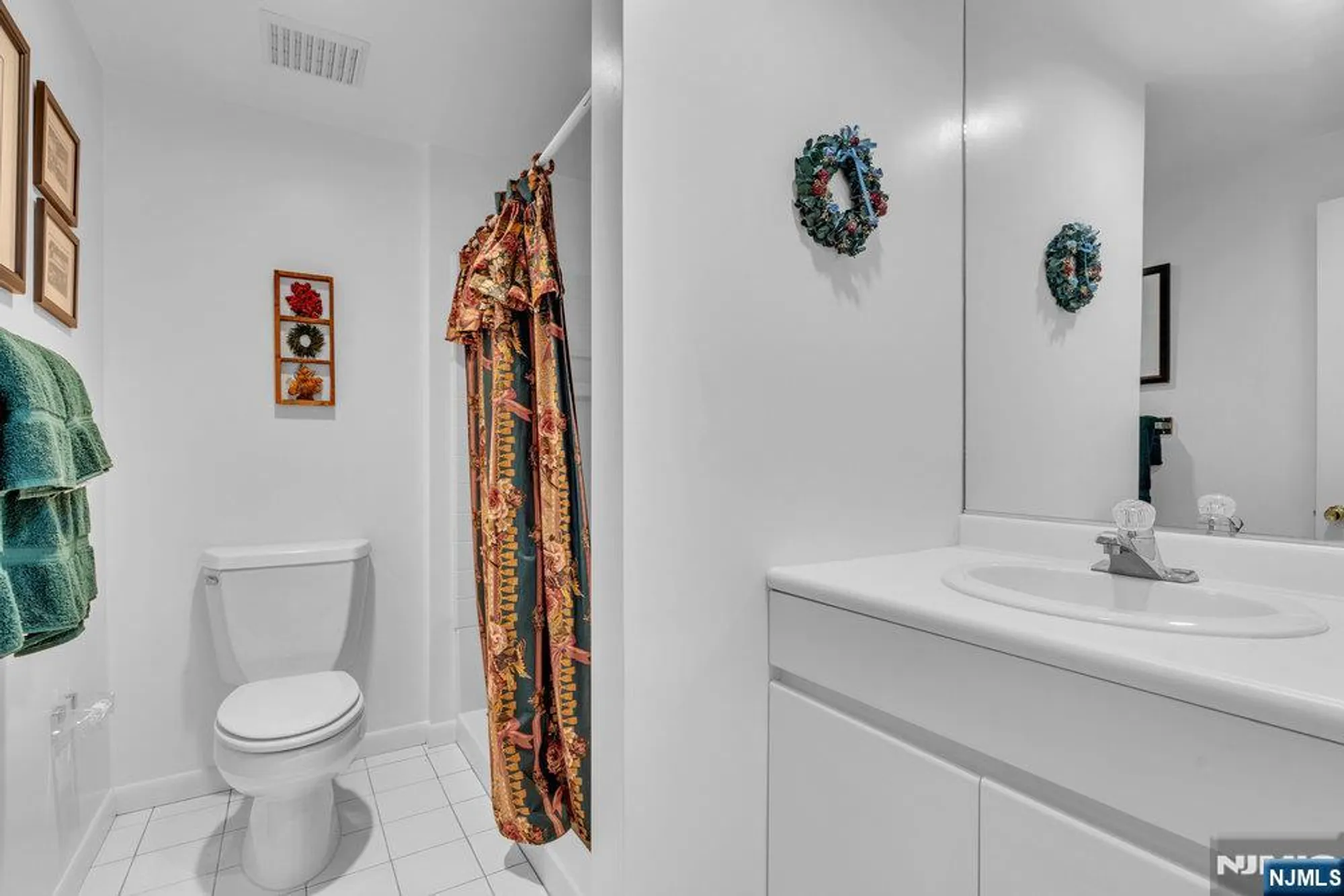 Property Slideshow image 42 of 46 | 39 litchult ln, Mahwah, NJ, 07430