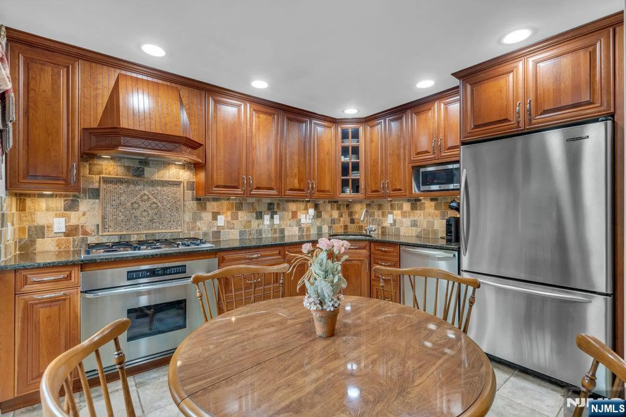 Property Slideshow image 6 of 46 | 39 litchult ln, Mahwah, NJ, 07430