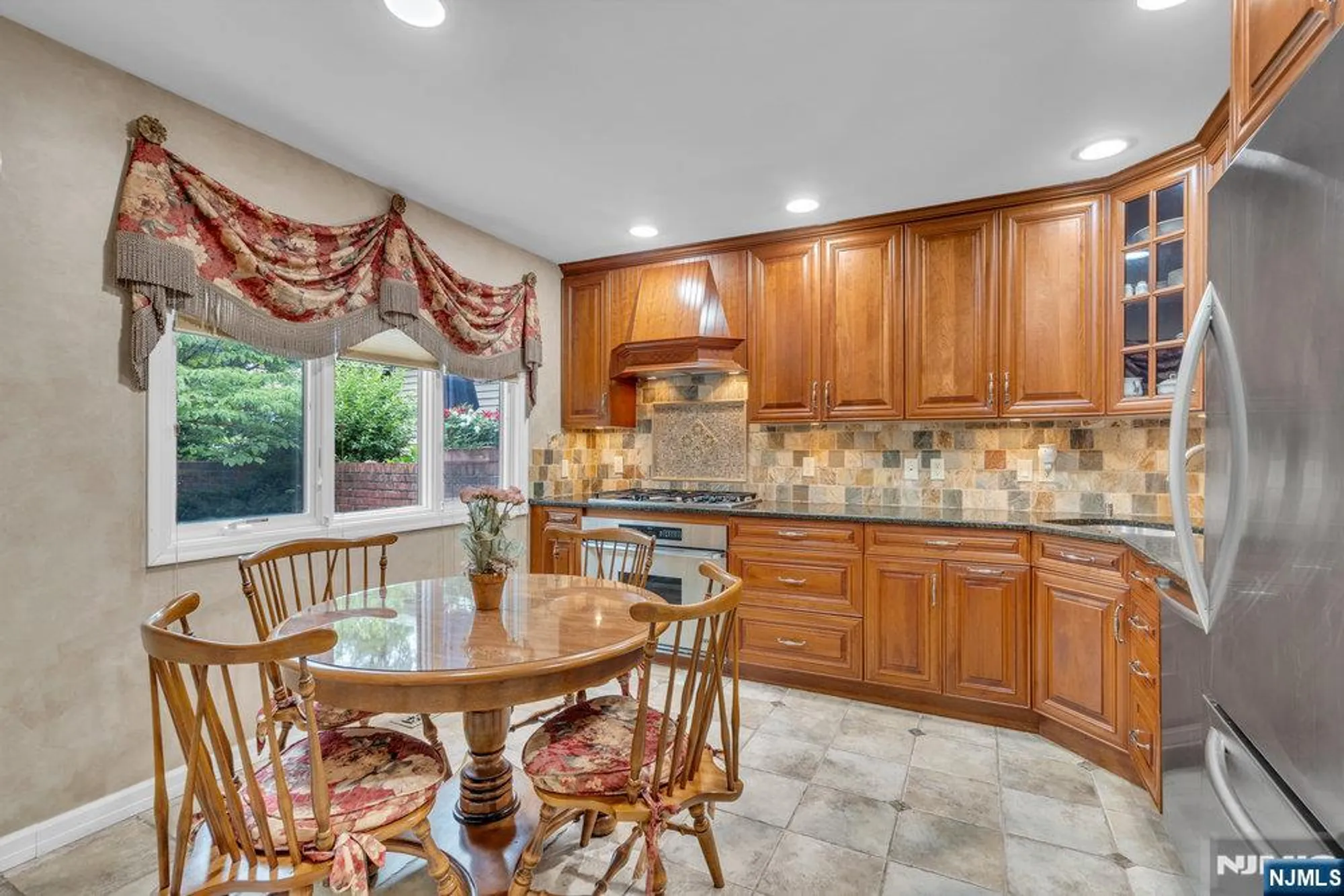 Property Slideshow image 7 of 46 | 39 litchult ln, Mahwah, NJ, 07430