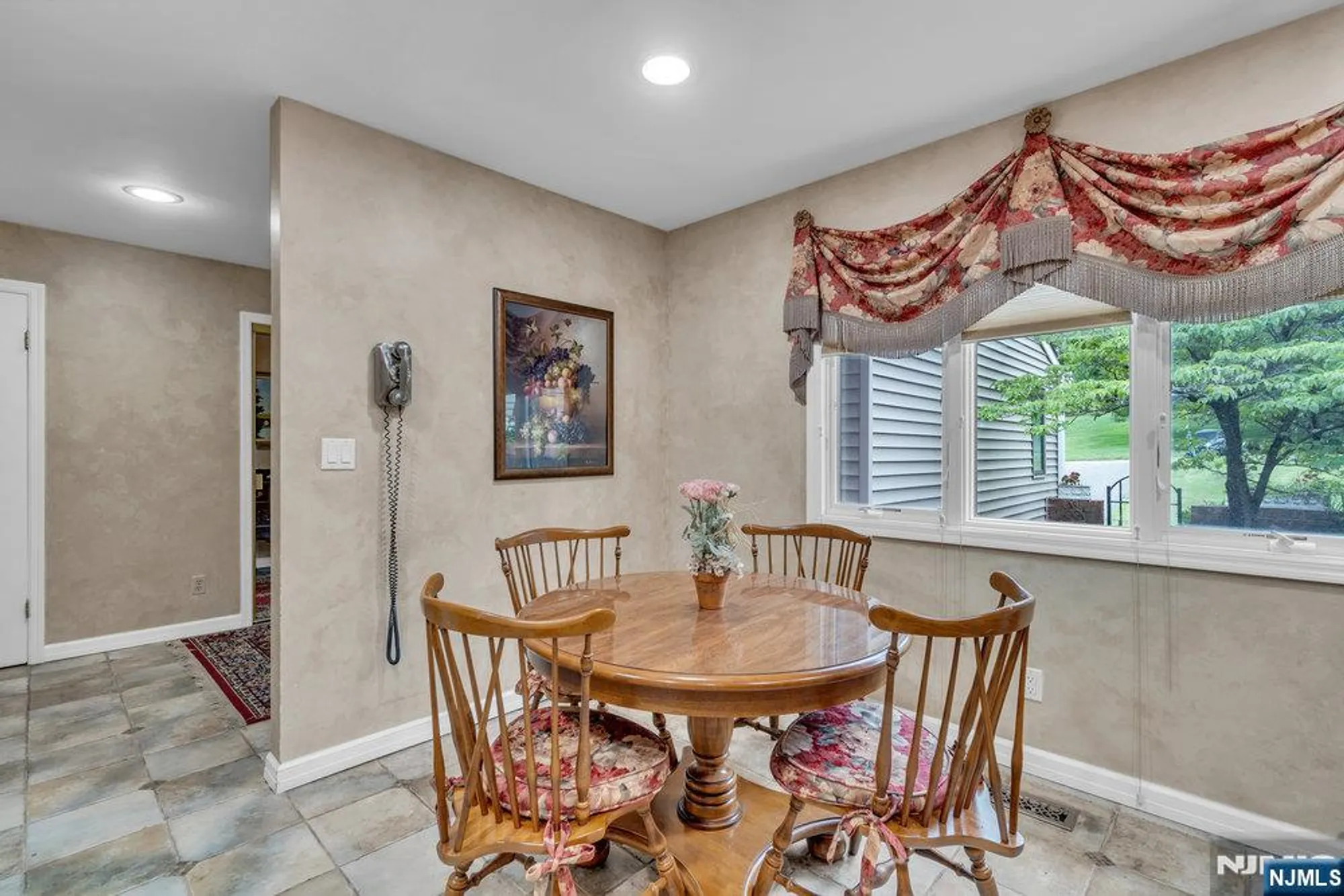 Property Slideshow image 10 of 46 | 39 litchult ln, Mahwah, NJ, 07430