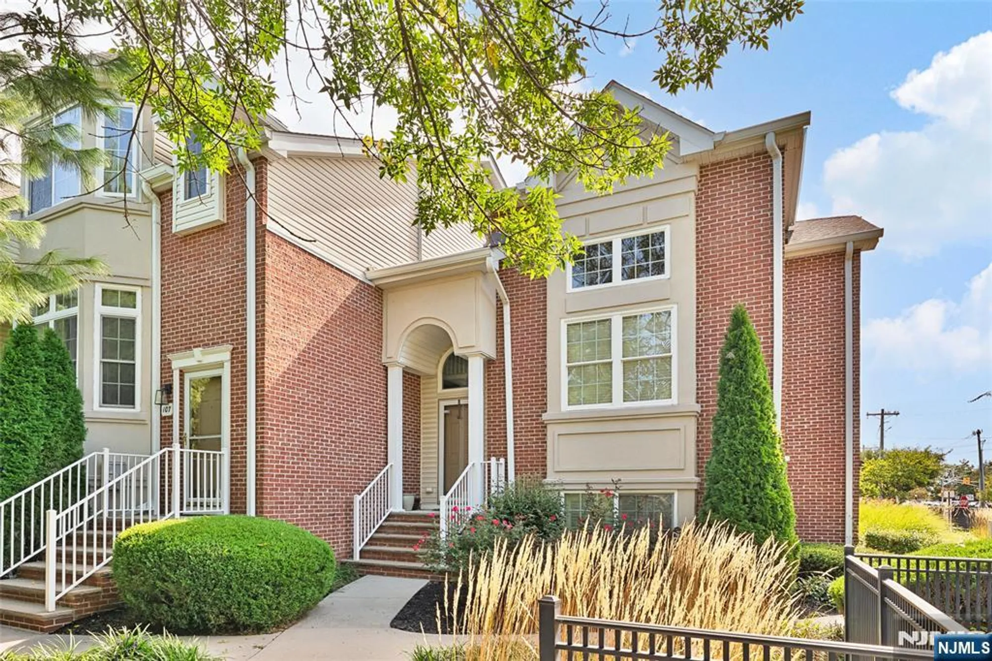 Property Slideshow image 1 of 25 | 105 chestnut ct # 3, Garwood, NJ, 07027