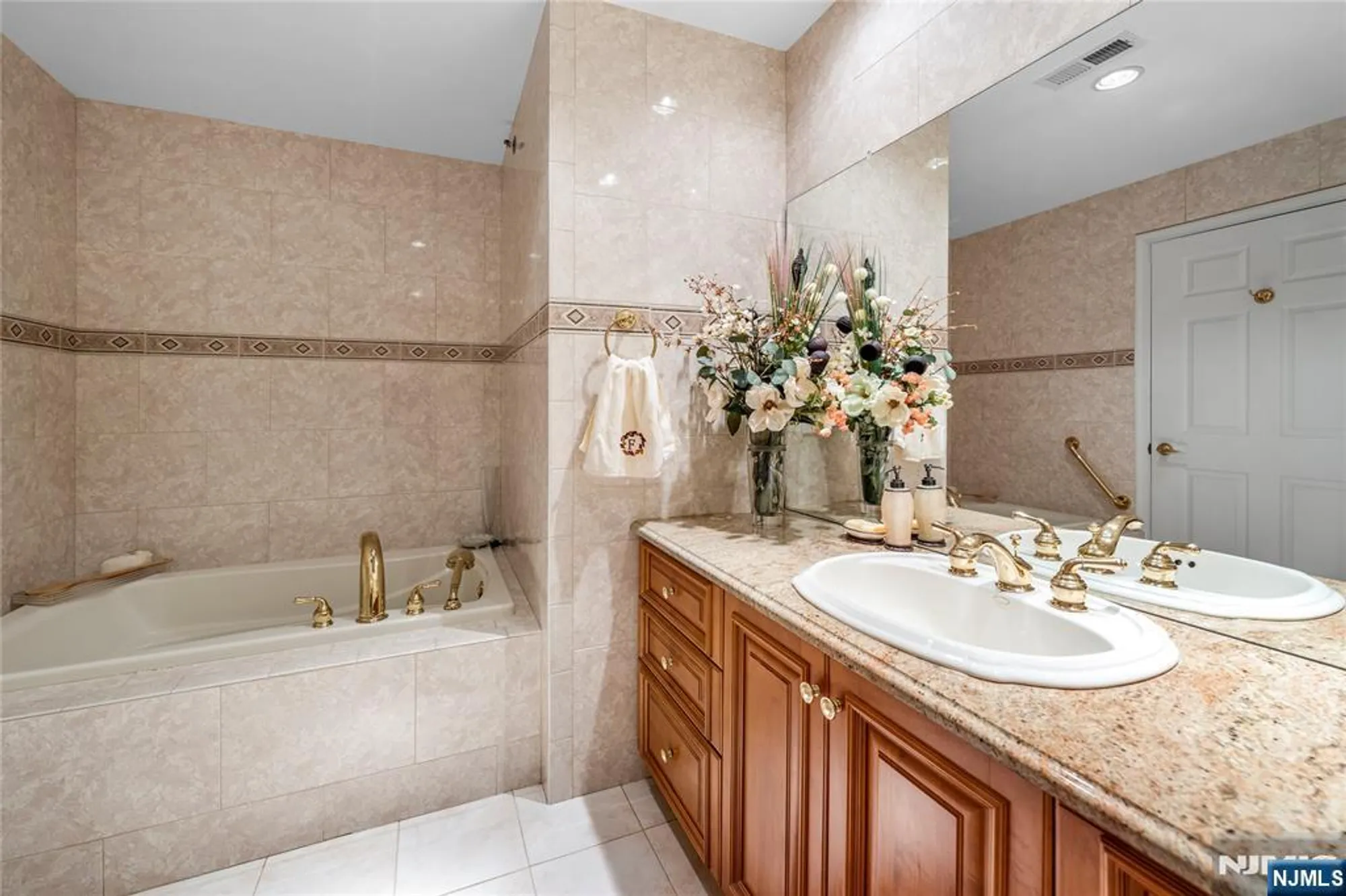 Property Slideshow image 17 of 25 | 105 chestnut ct # 3, Garwood, NJ, 07027