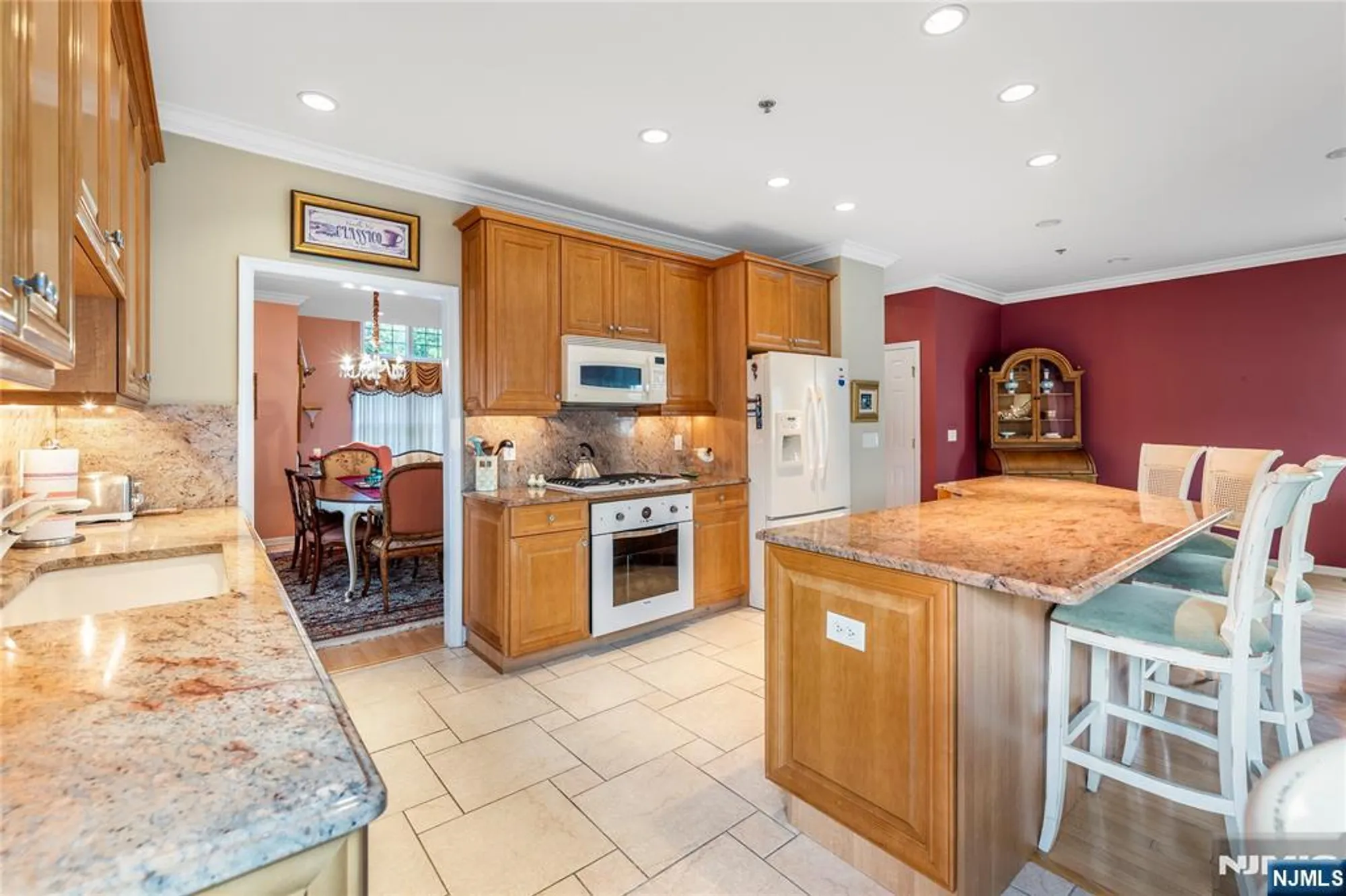 Property Slideshow image 7 of 25 | 105 chestnut ct # 3, Garwood, NJ, 07027