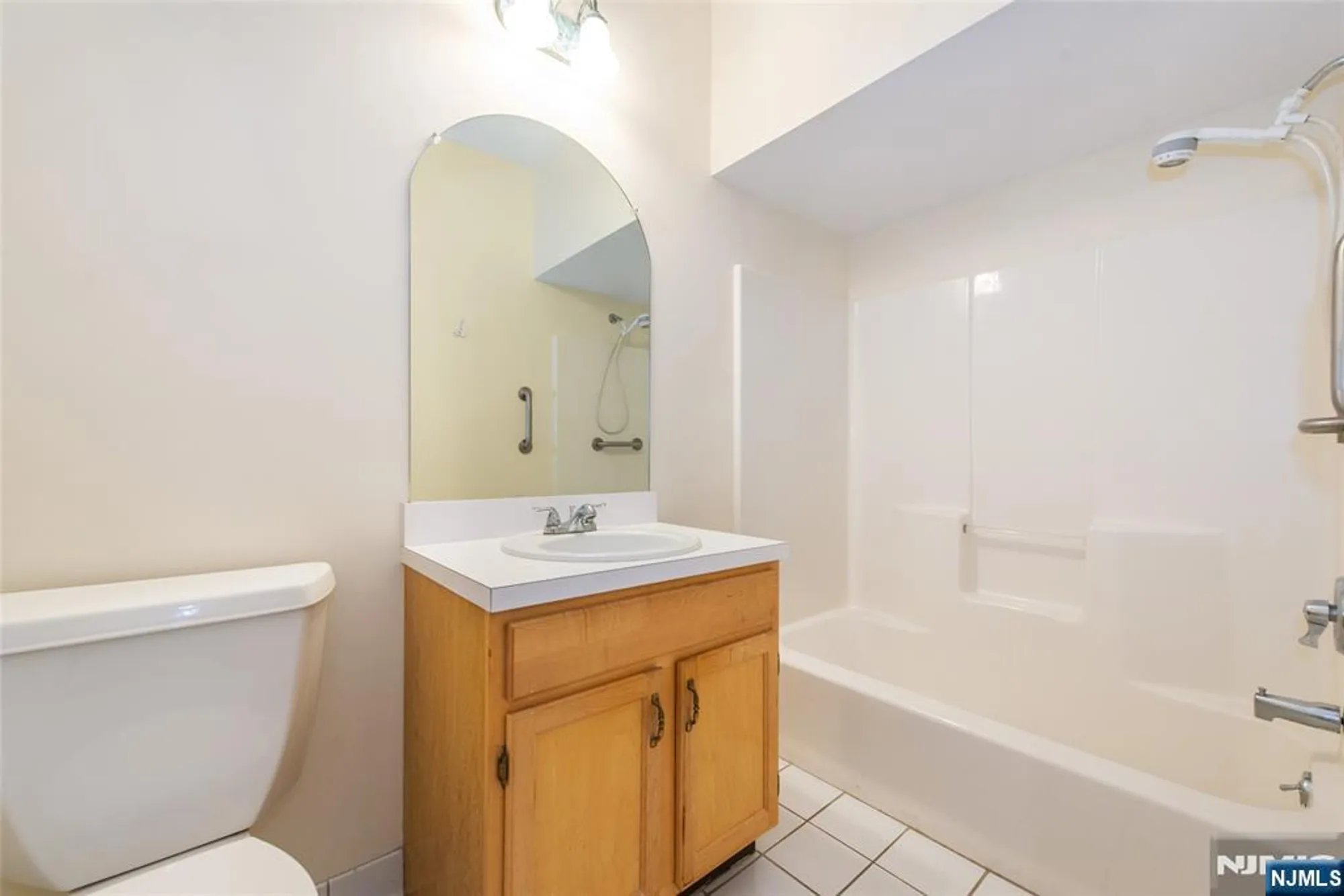 Property Slideshow image 11 of 29 | 2 richmond rd 210, West Milford, NJ, 07480