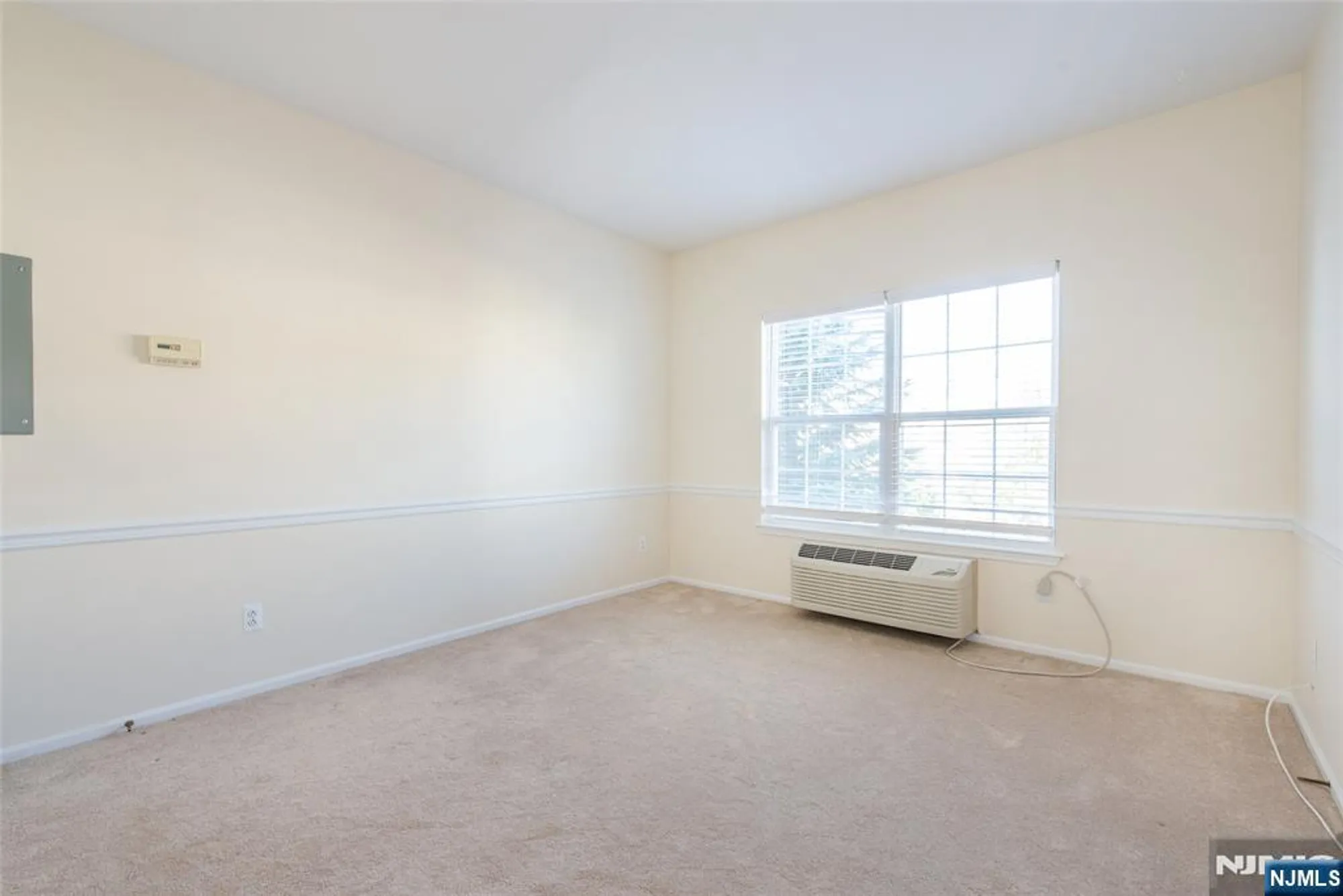 Property Slideshow image 13 of 29 | 2 richmond rd 210, West Milford, NJ, 07480