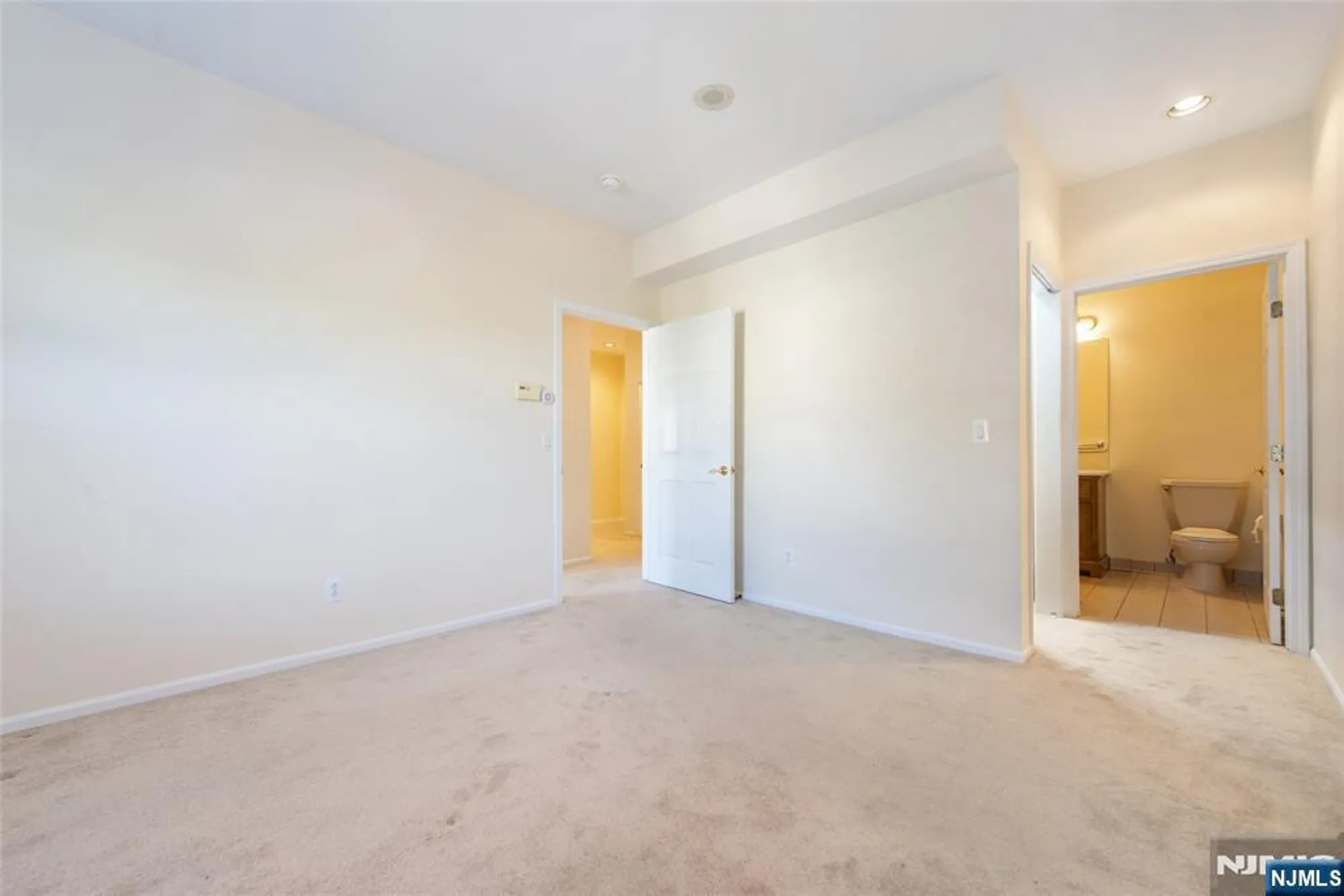 Property Slideshow image 17 of 29 | 2 richmond rd 210, West Milford, NJ, 07480