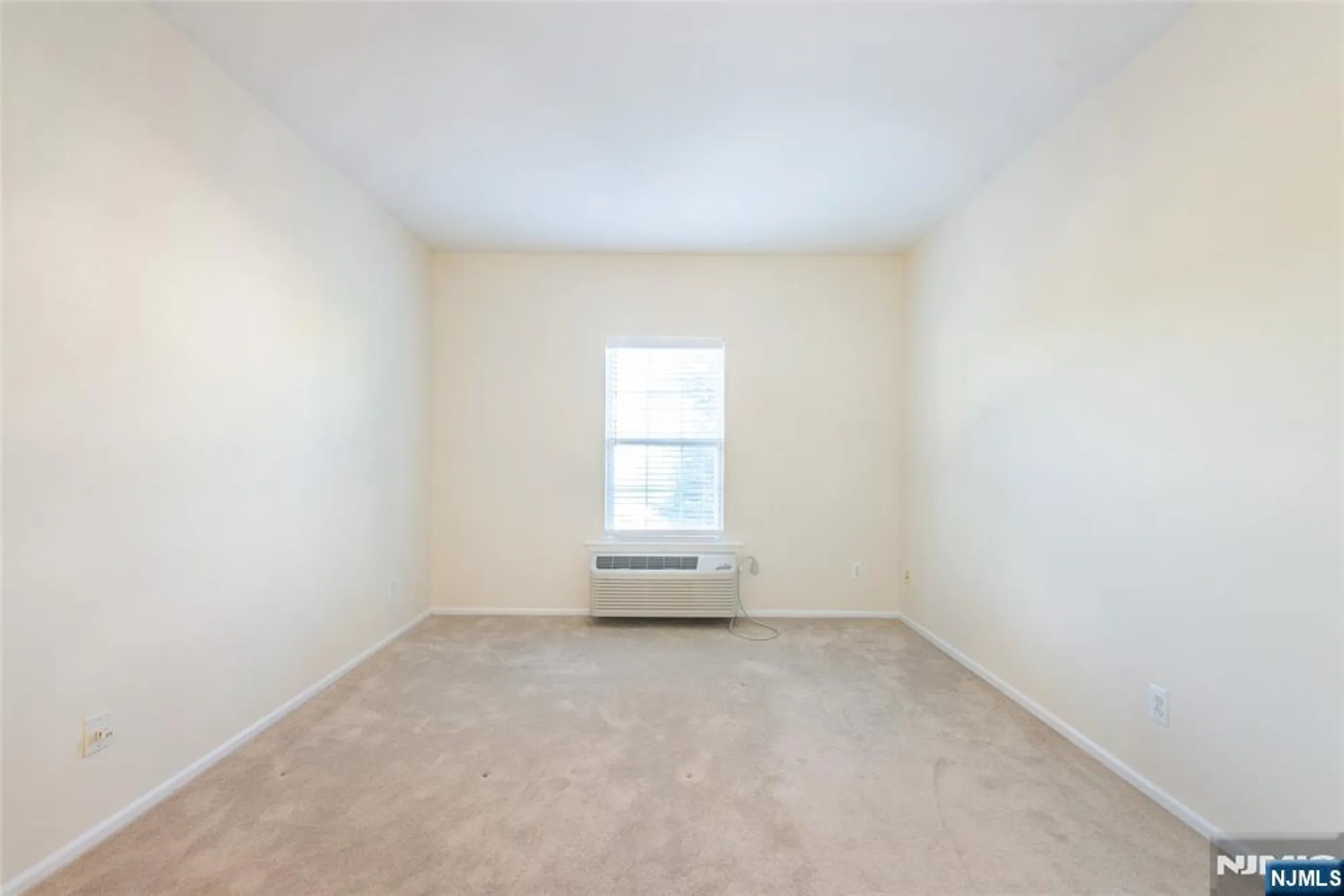 Property Slideshow image 18 of 29 | 2 richmond rd 210, West Milford, NJ, 07480