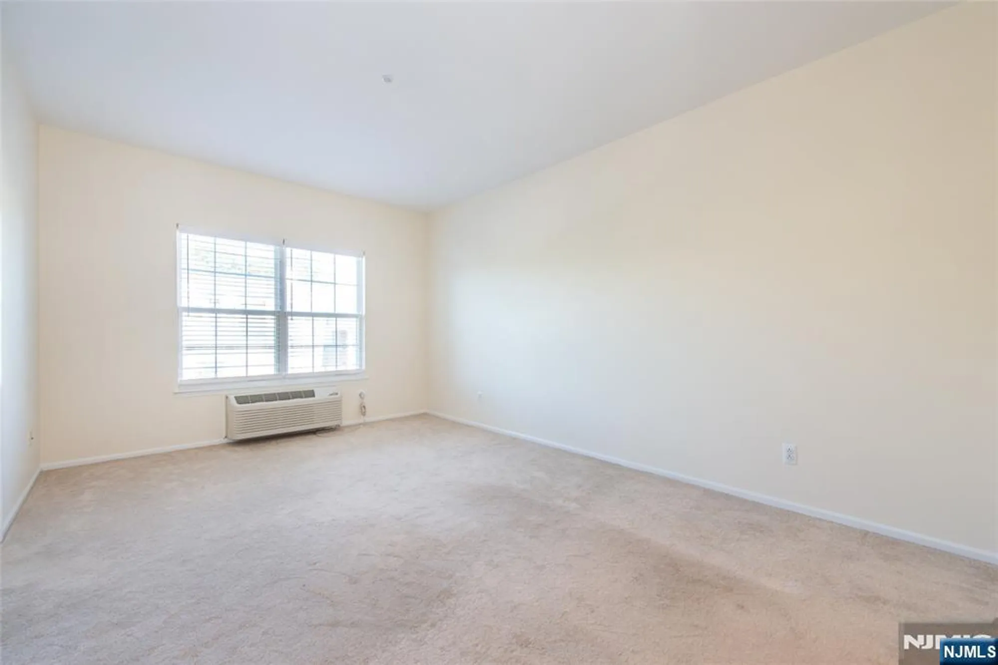 Property Slideshow image 4 of 29 | 2 richmond rd 210, West Milford, NJ, 07480