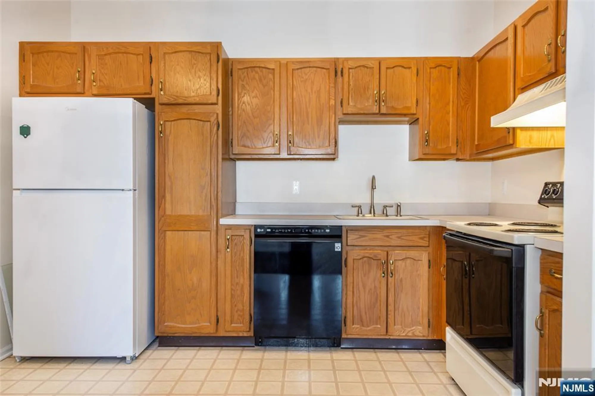 Property Slideshow image 8 of 29 | 2 richmond rd 210, West Milford, NJ, 07480