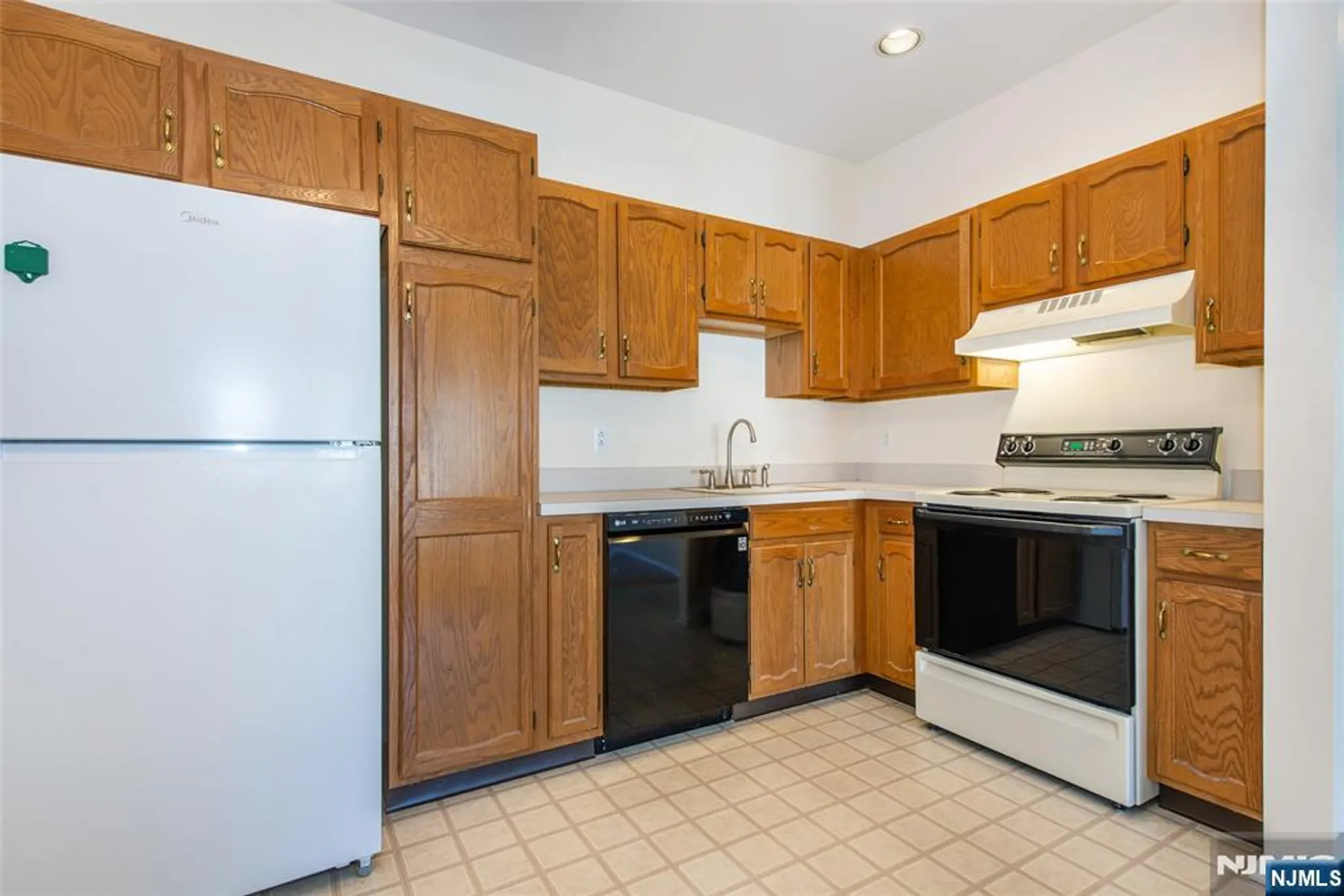 Property Slideshow image 9 of 29 | 2 richmond rd 210, West Milford, NJ, 07480