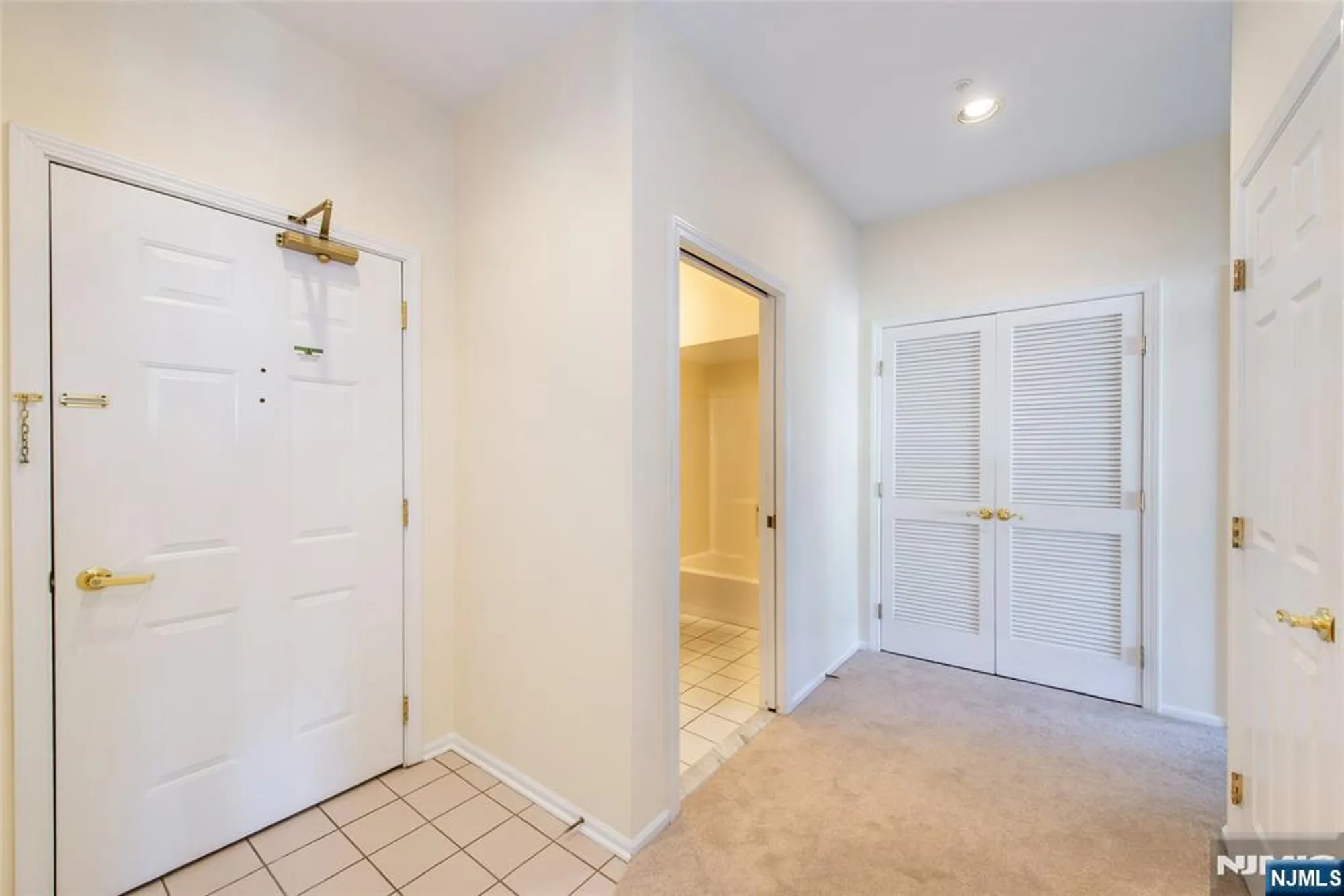 Property Slideshow image 10 of 29 | 2 richmond rd 210, West Milford, NJ, 07480