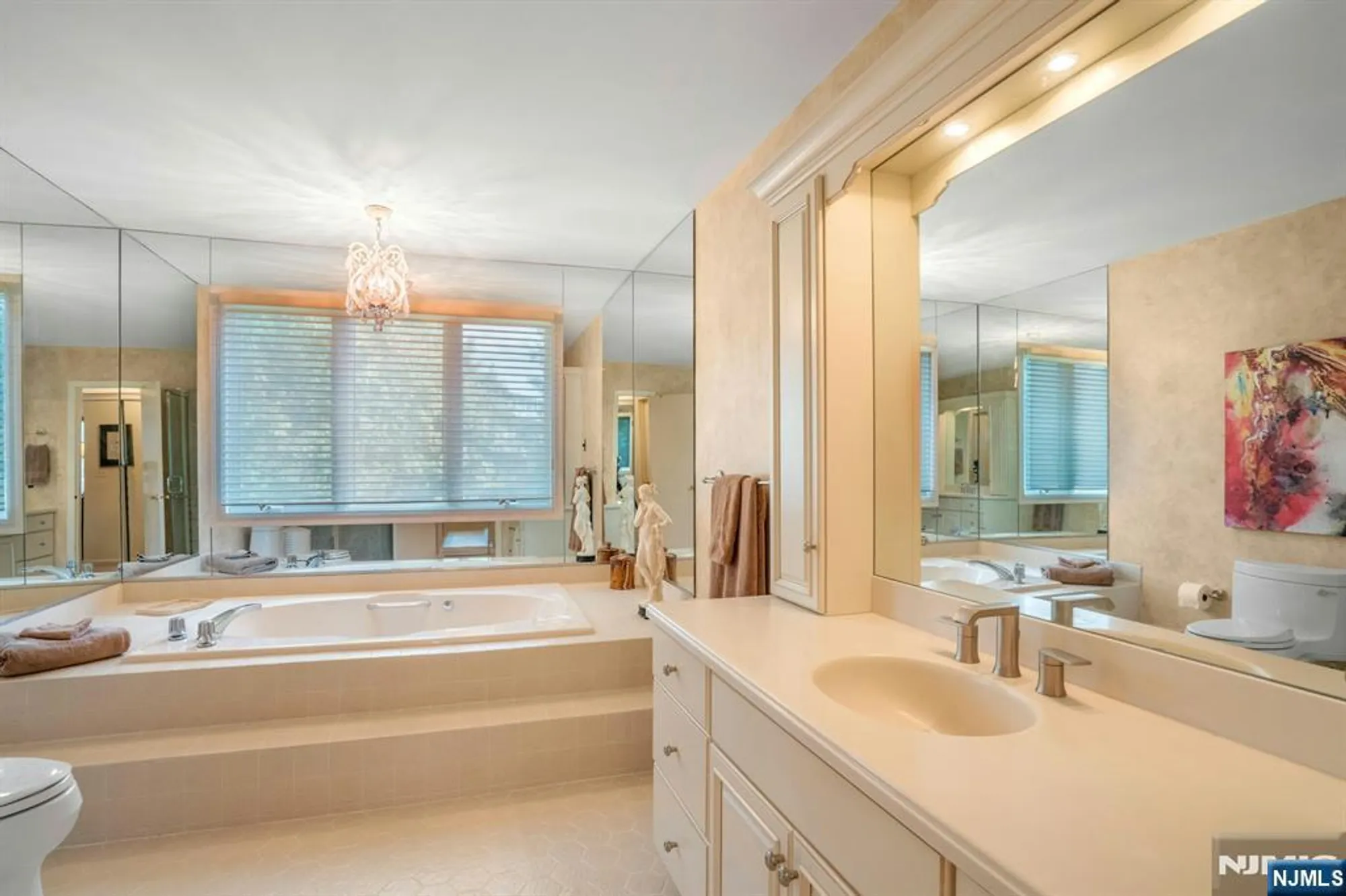 Property Slideshow image 13 of 32 | 49 litchult ln, Mahwah, NJ, 07430