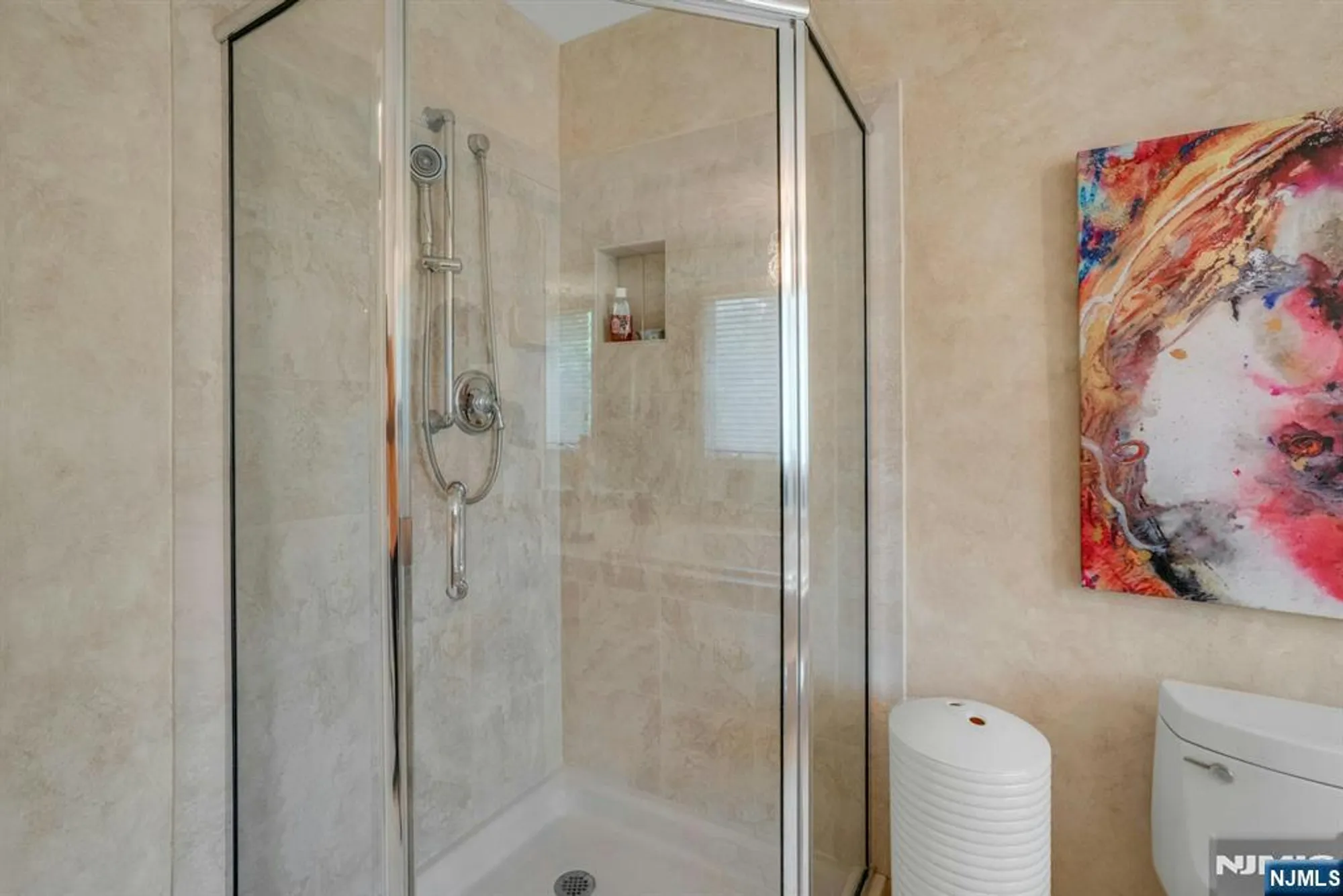 Property Slideshow image 14 of 32 | 49 litchult ln, Mahwah, NJ, 07430