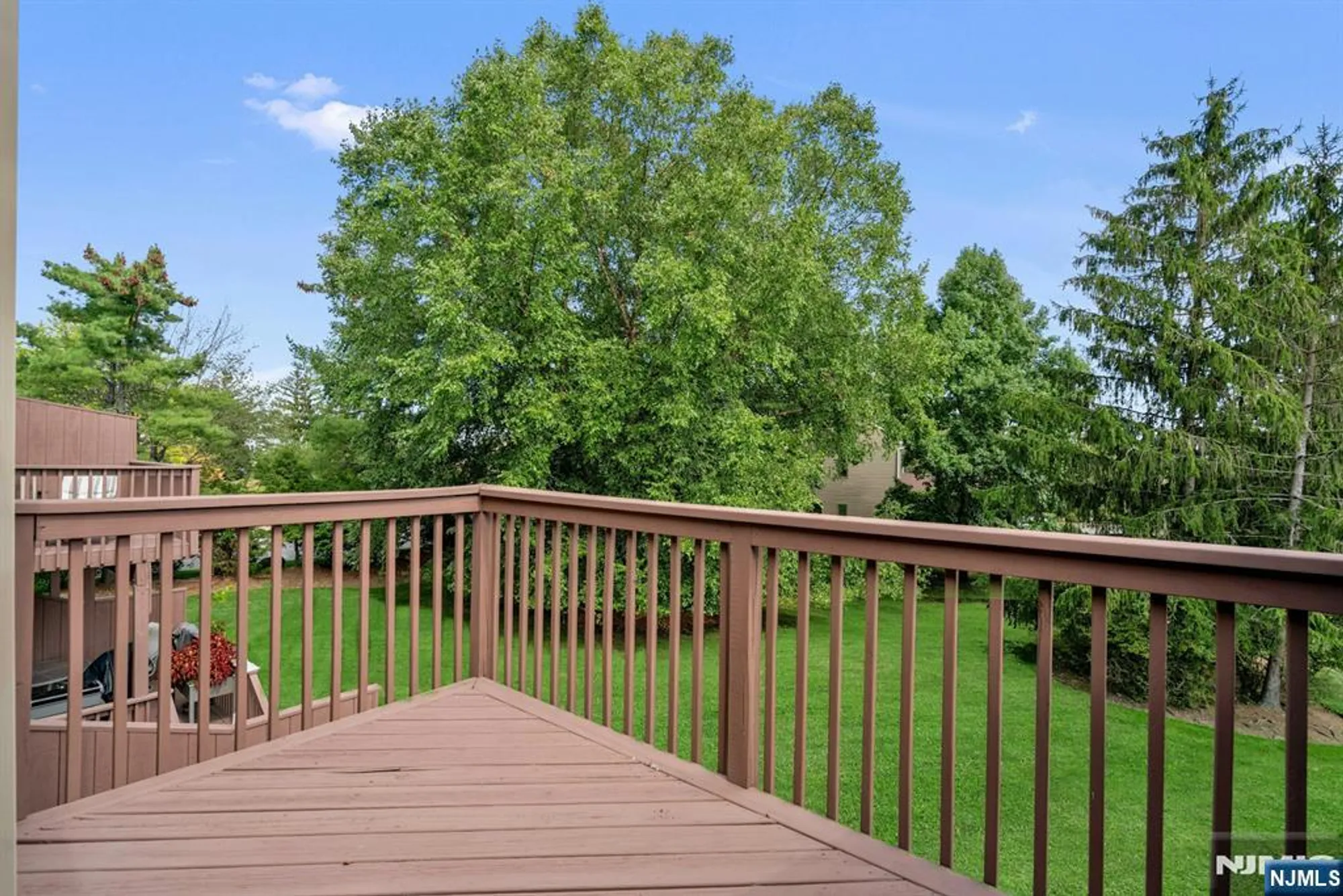 Property Slideshow image 15 of 32 | 49 litchult ln, Mahwah, NJ, 07430