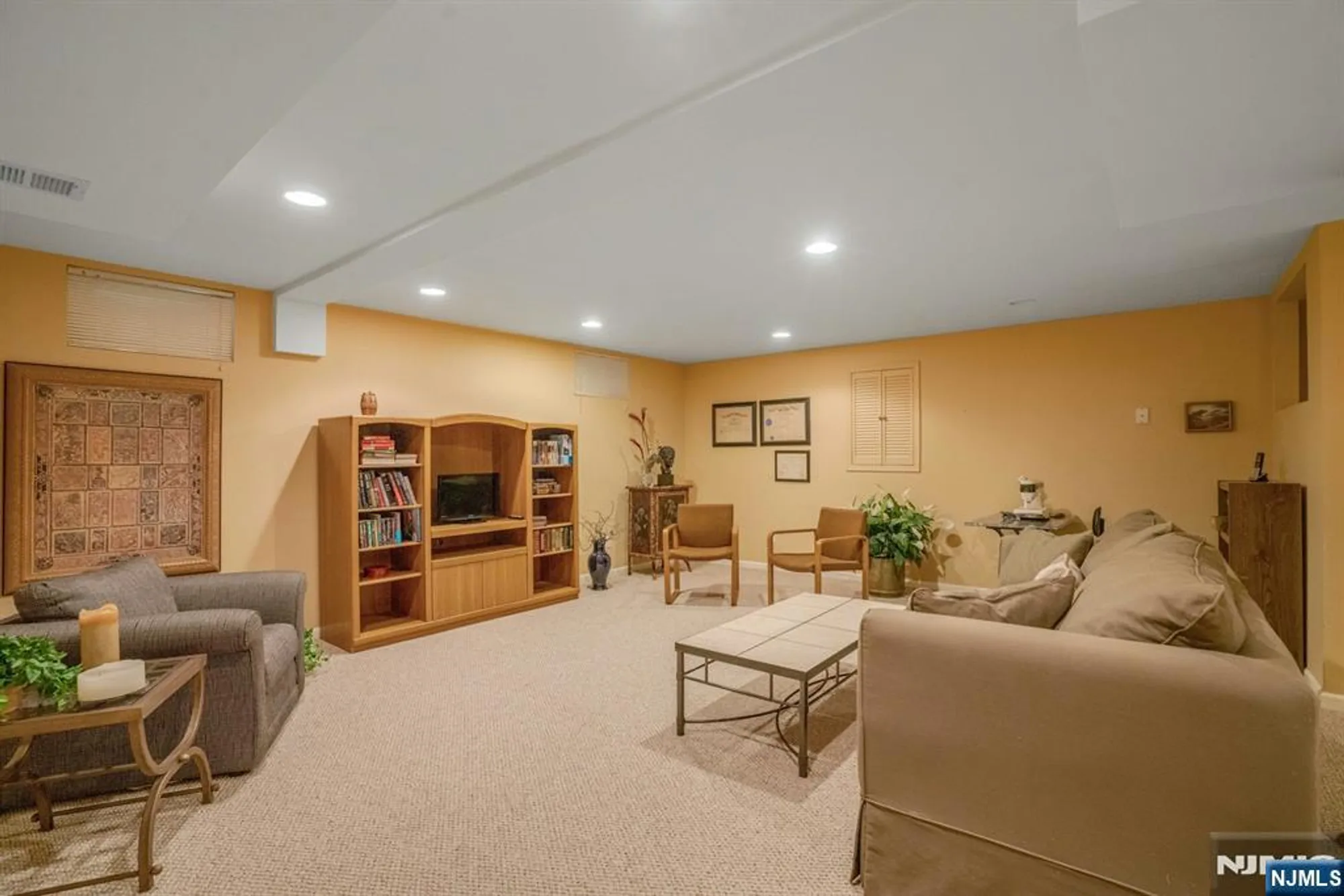 Property Slideshow image 18 of 32 | 49 litchult ln, Mahwah, NJ, 07430