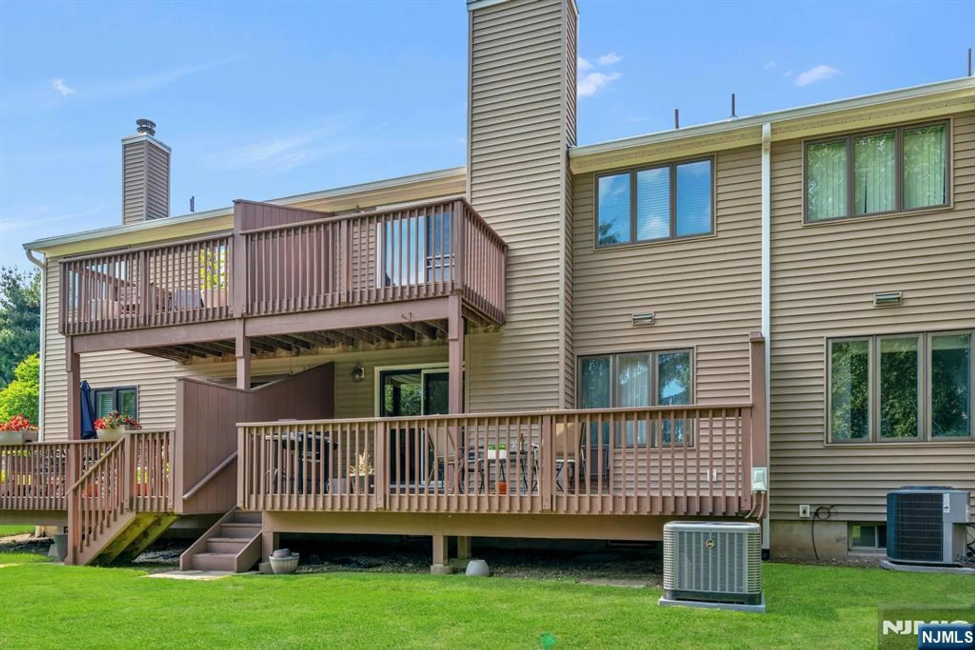 Property Slideshow image 19 of 32 | 49 litchult ln, Mahwah, NJ, 07430