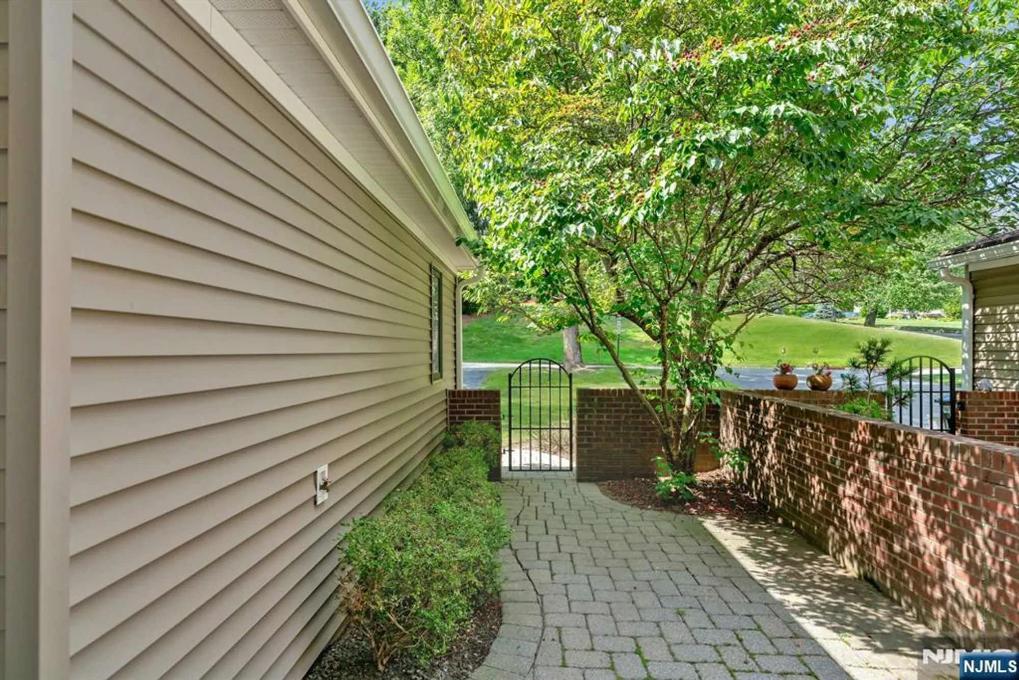 Property Slideshow image 3 of 32 | 49 litchult ln, Mahwah, NJ, 07430