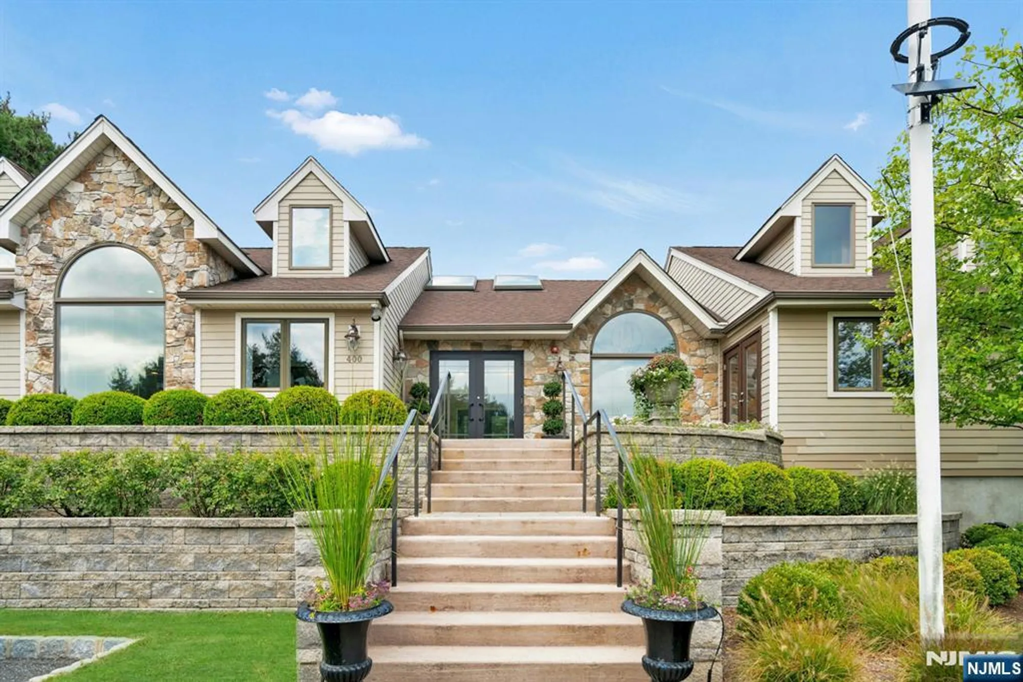 Property Slideshow image 22 of 32 | 49 litchult ln, Mahwah, NJ, 07430