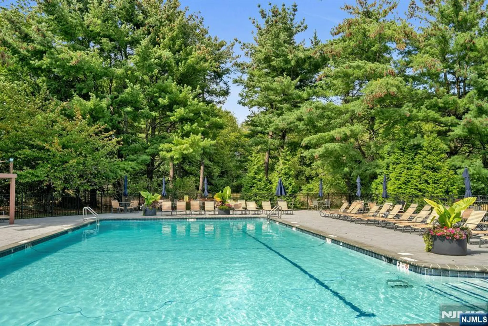 Property Slideshow image 23 of 32 | 49 litchult ln, Mahwah, NJ, 07430