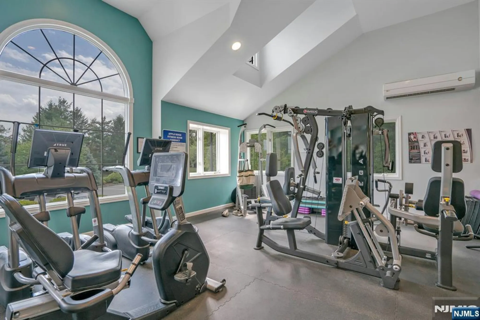 Property Slideshow image 24 of 32 | 49 litchult ln, Mahwah, NJ, 07430
