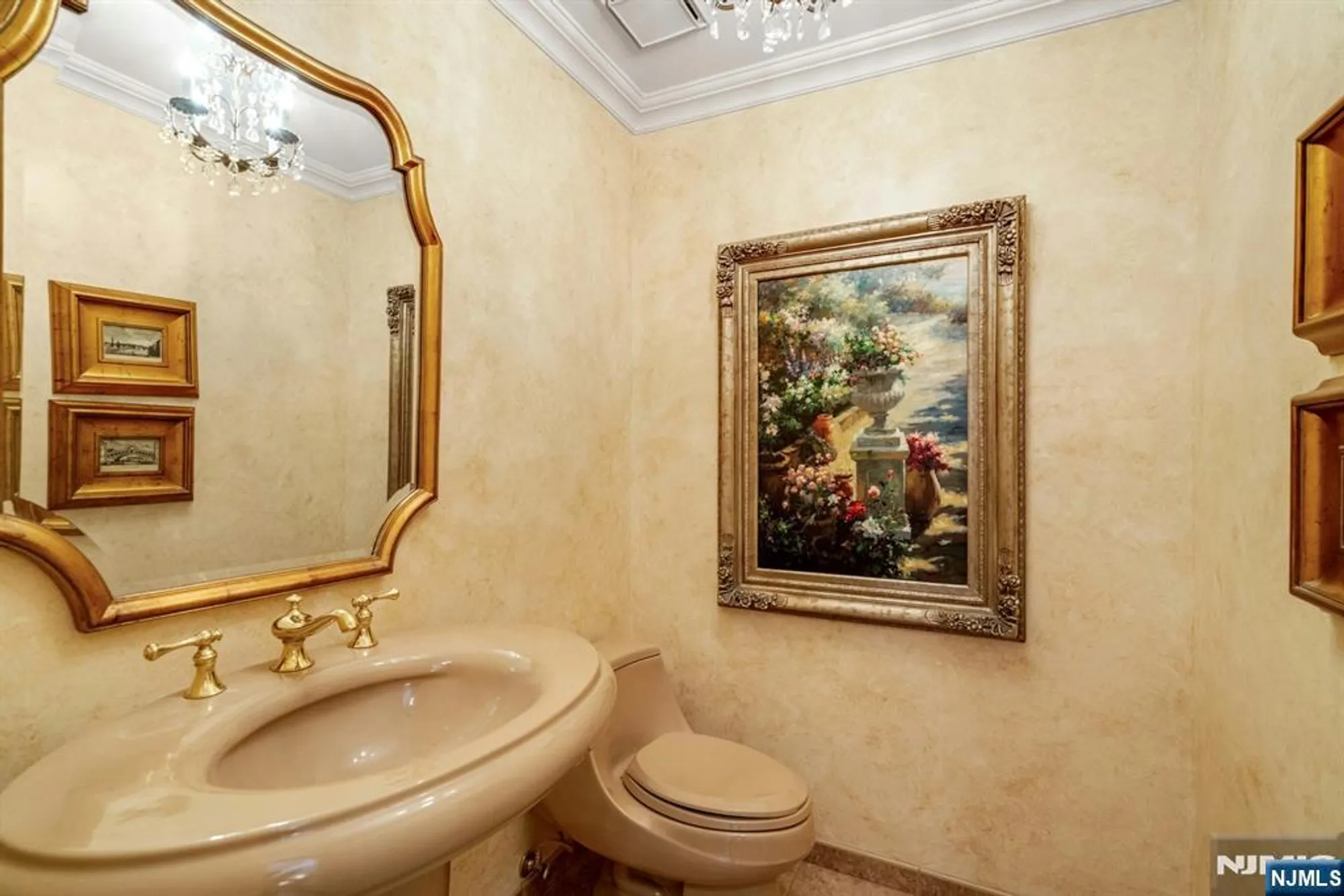 Property Slideshow image 10 of 32 | 49 litchult ln, Mahwah, NJ, 07430