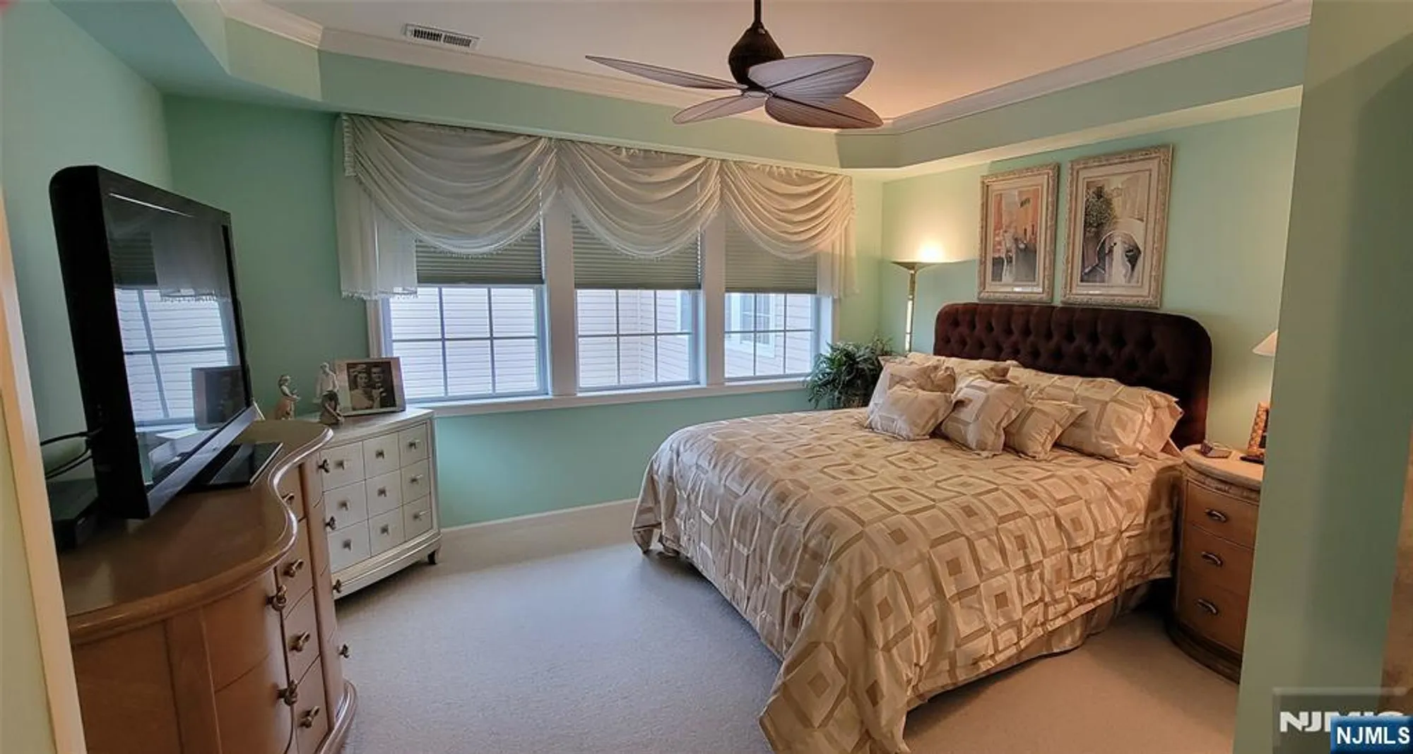 Property Slideshow image 16 of 33 | 7414 warrens way deeded parking, Wanaque, NJ, 07465