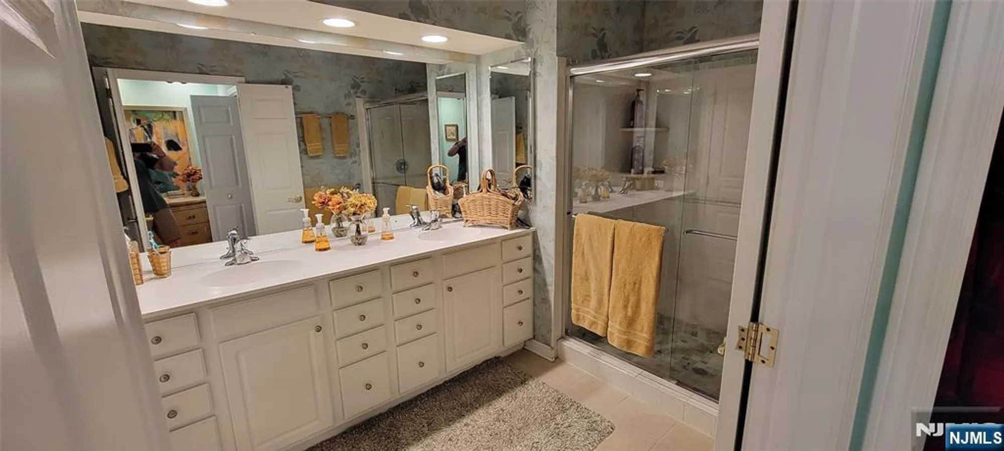 Property Slideshow image 18 of 33 | 7414 warrens way deeded parking, Wanaque, NJ, 07465