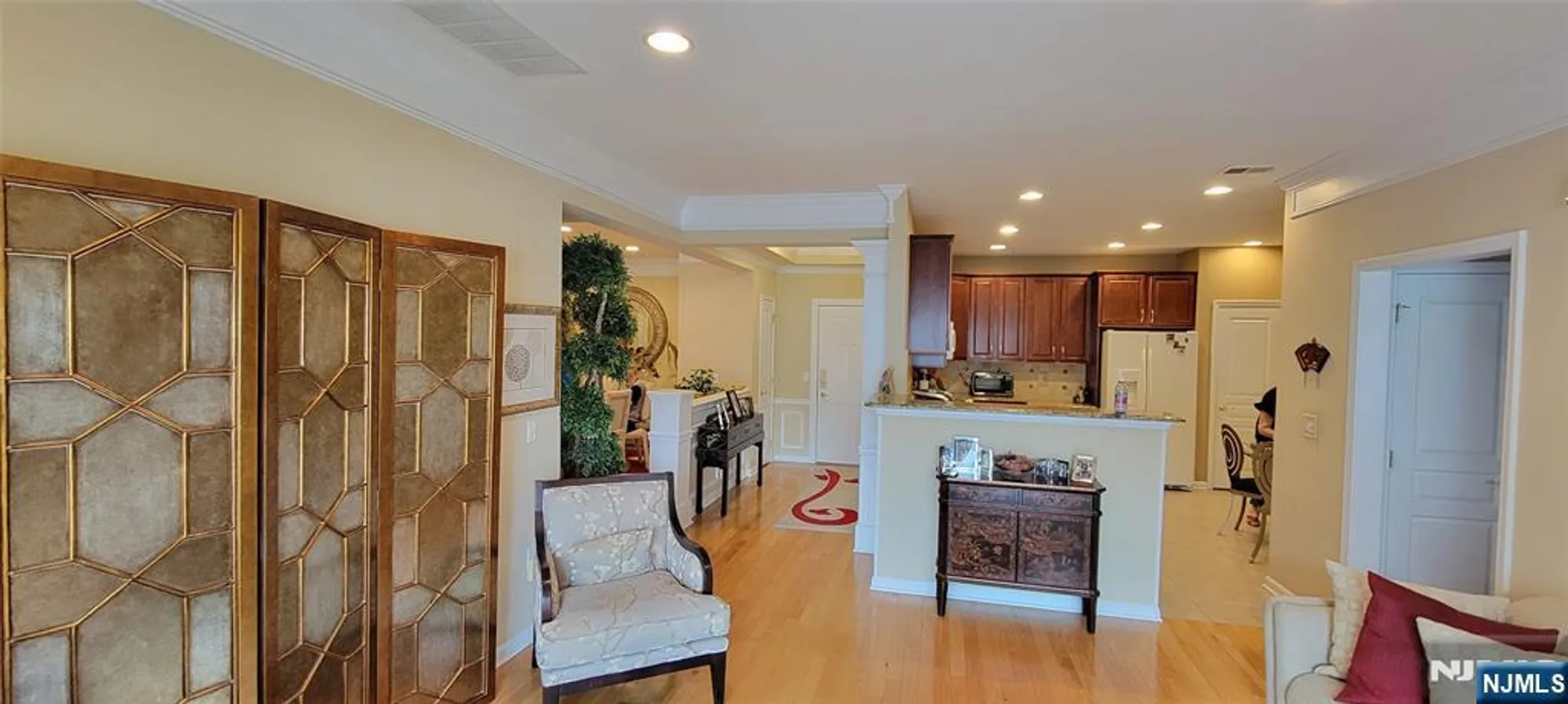 Property Slideshow image 7 of 33 | 7414 warrens way deeded parking, Wanaque, NJ, 07465