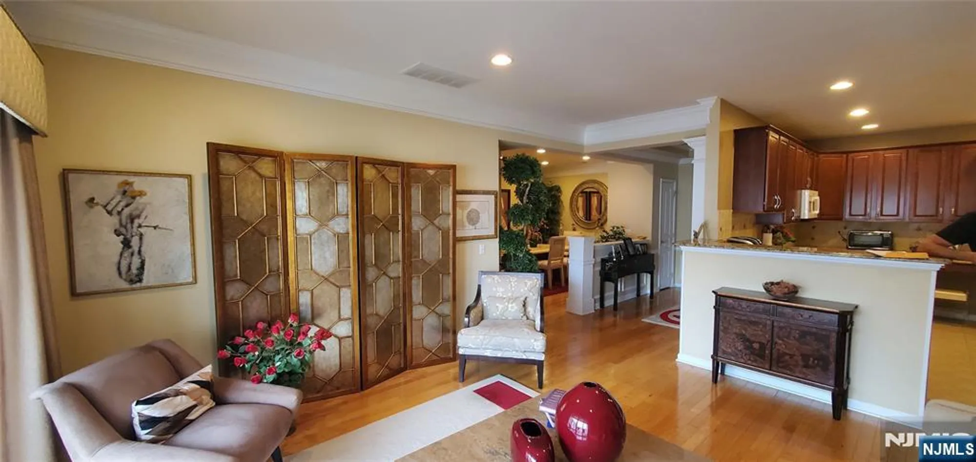 Property Slideshow image 8 of 33 | 7414 warrens way deeded parking, Wanaque, NJ, 07465