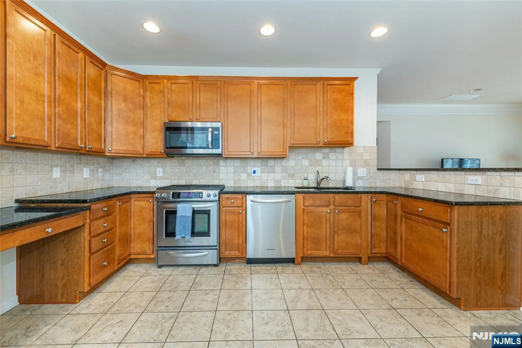 Property Slideshow image 8 of 30 | 1116 warrens way, Wanaque, NJ, 07465