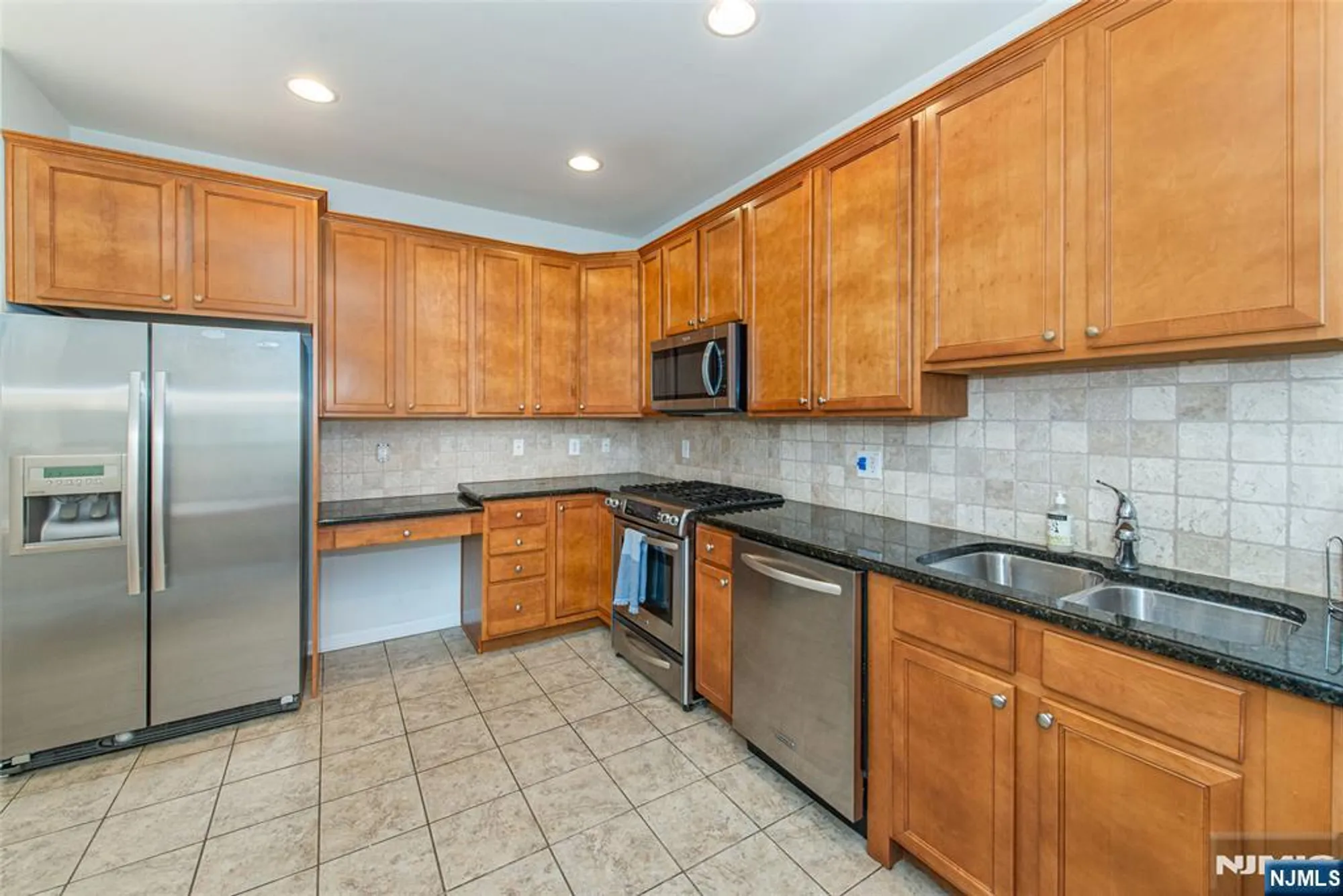 Property Slideshow image 10 of 30 | 1116 warrens way, Wanaque, NJ, 07465
