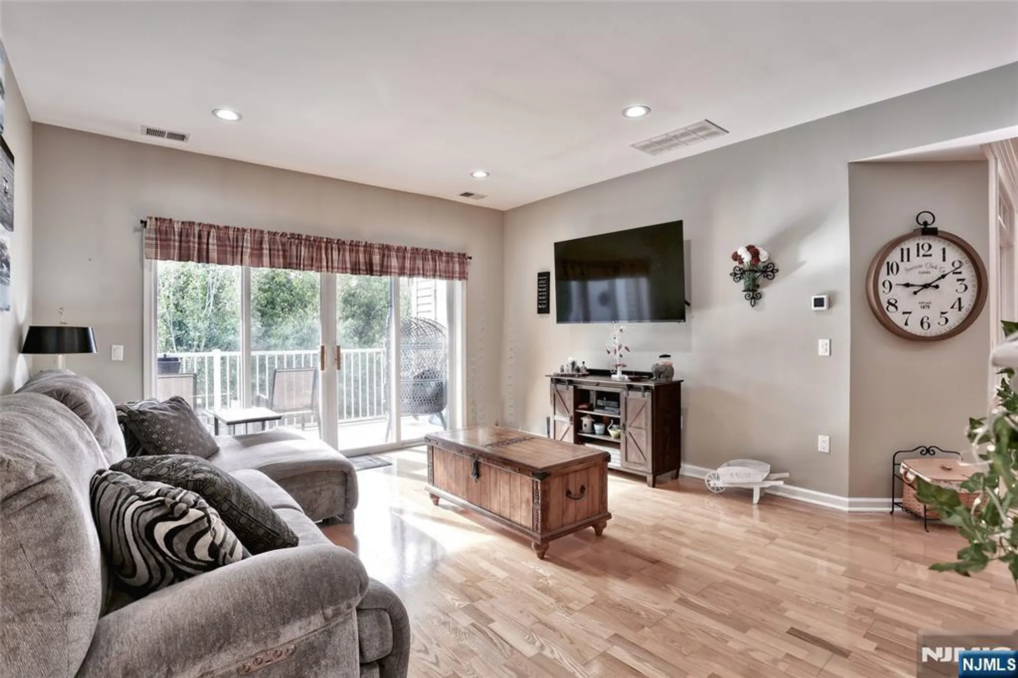 Property Slideshow image 8 of 35 | 8415 warrens way, Wanaque, NJ, 07465