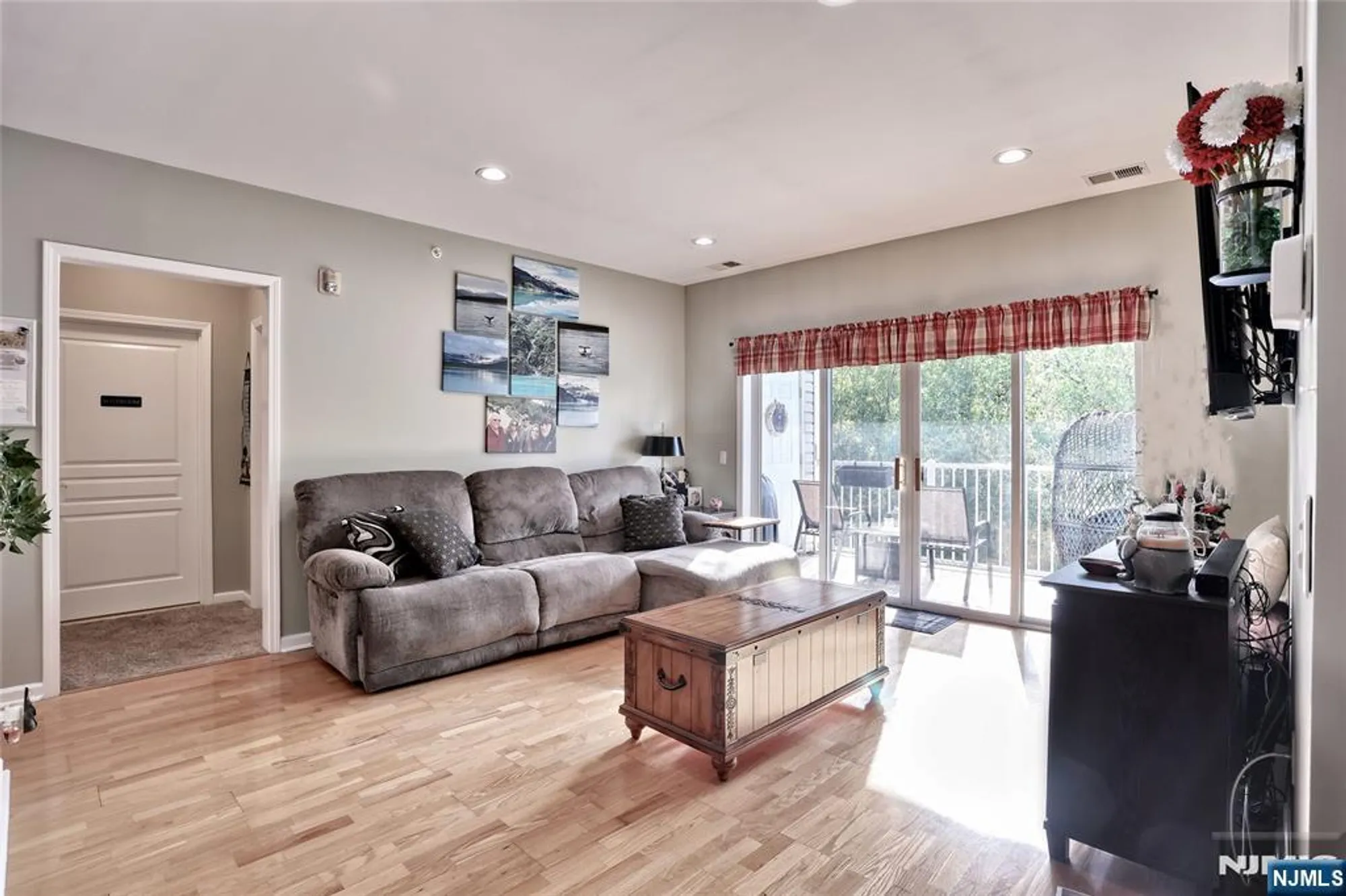 Property Slideshow image 9 of 35 | 8415 warrens way, Wanaque, NJ, 07465