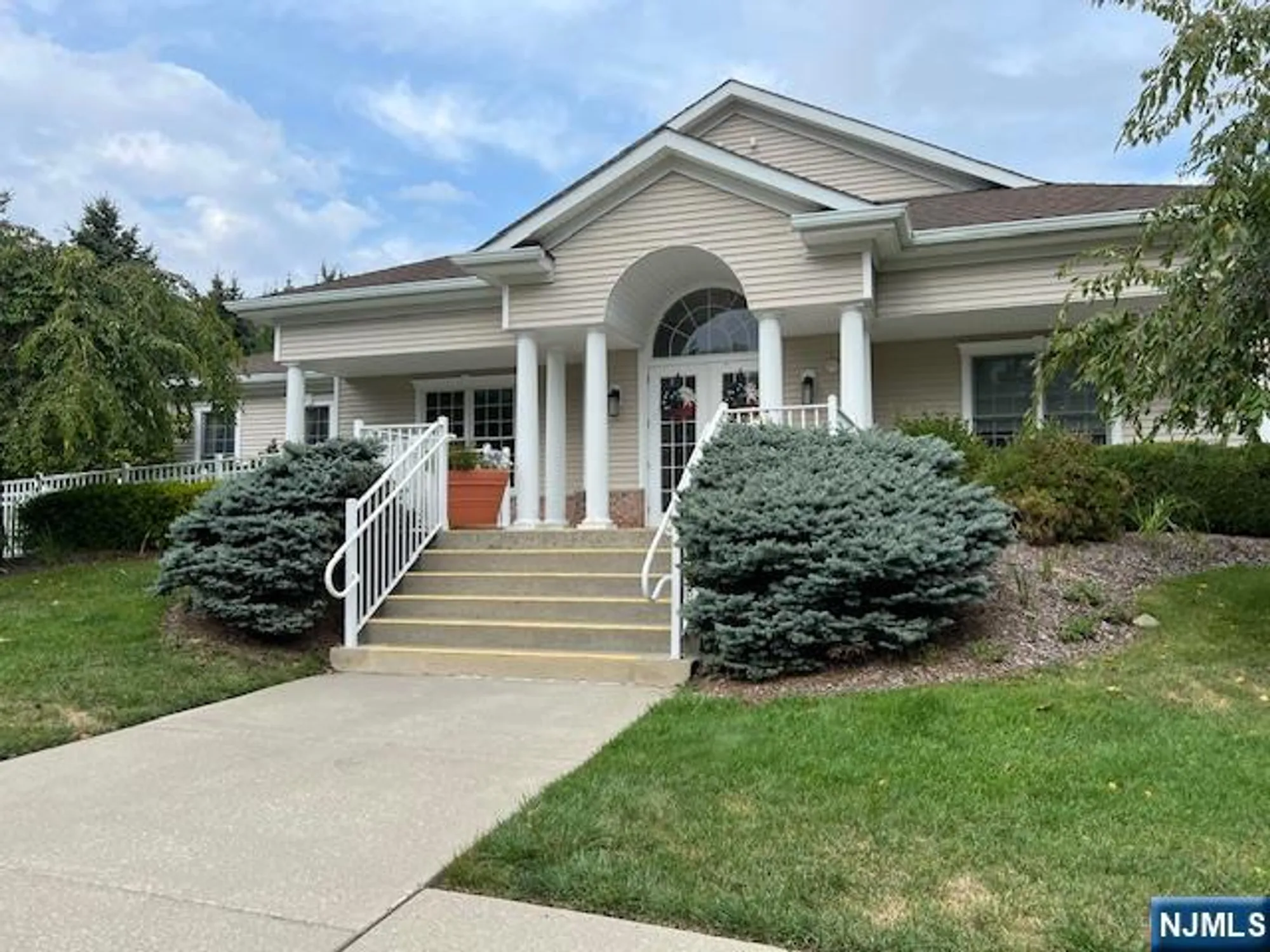 Property Slideshow image 1 of 34 | 7 ridgeview ln, Mount Arlington, NJ, 07856