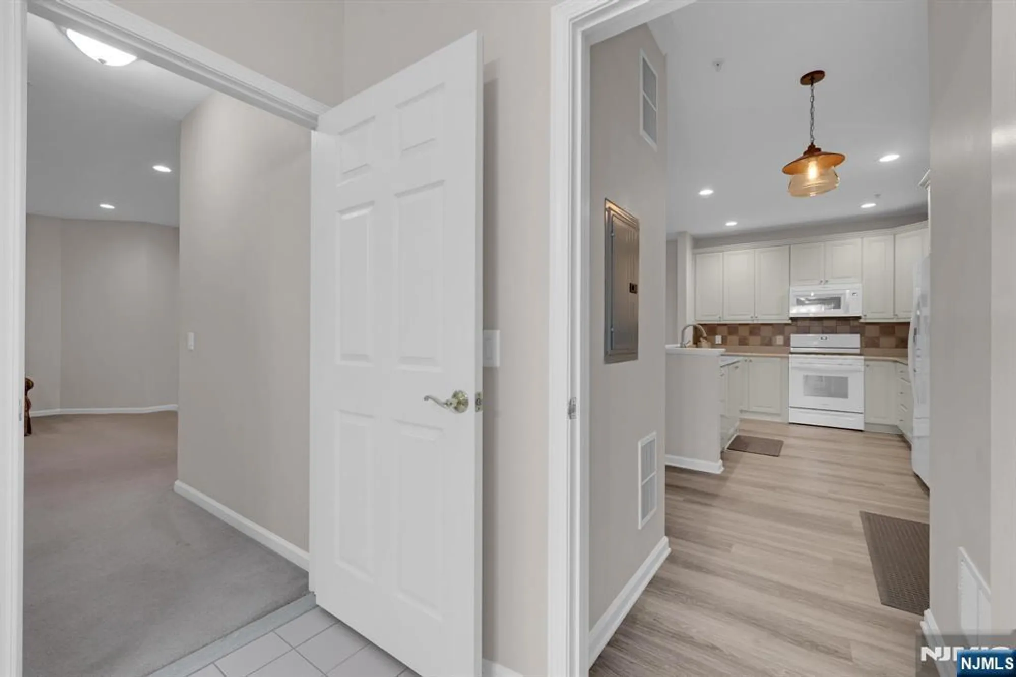 Property Slideshow image 16 of 34 | 7 ridgeview ln, Mount Arlington, NJ, 07856