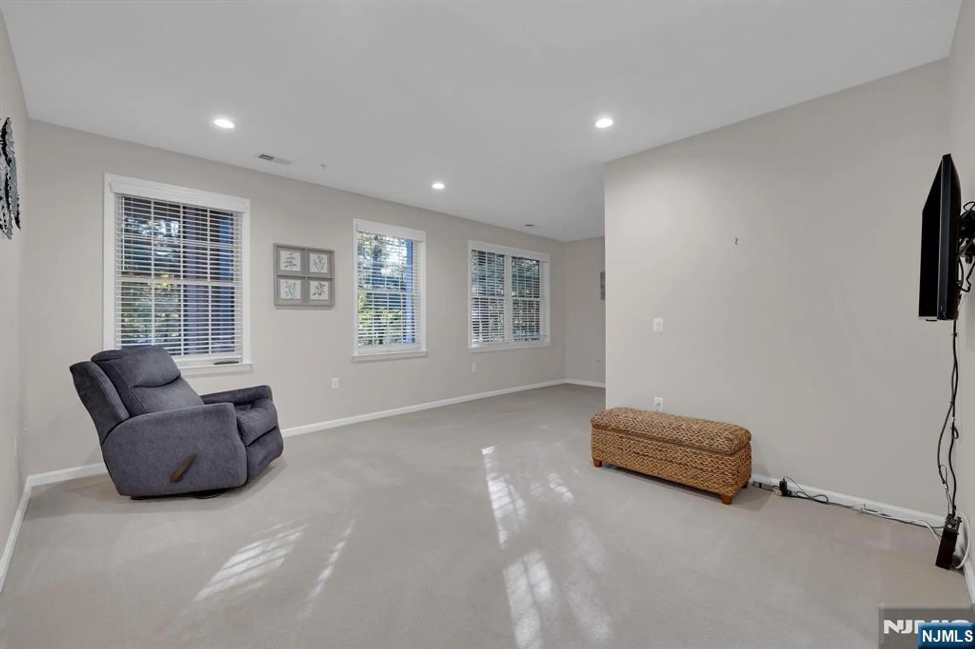 Property Slideshow image 18 of 34 | 7 ridgeview ln, Mount Arlington, NJ, 07856