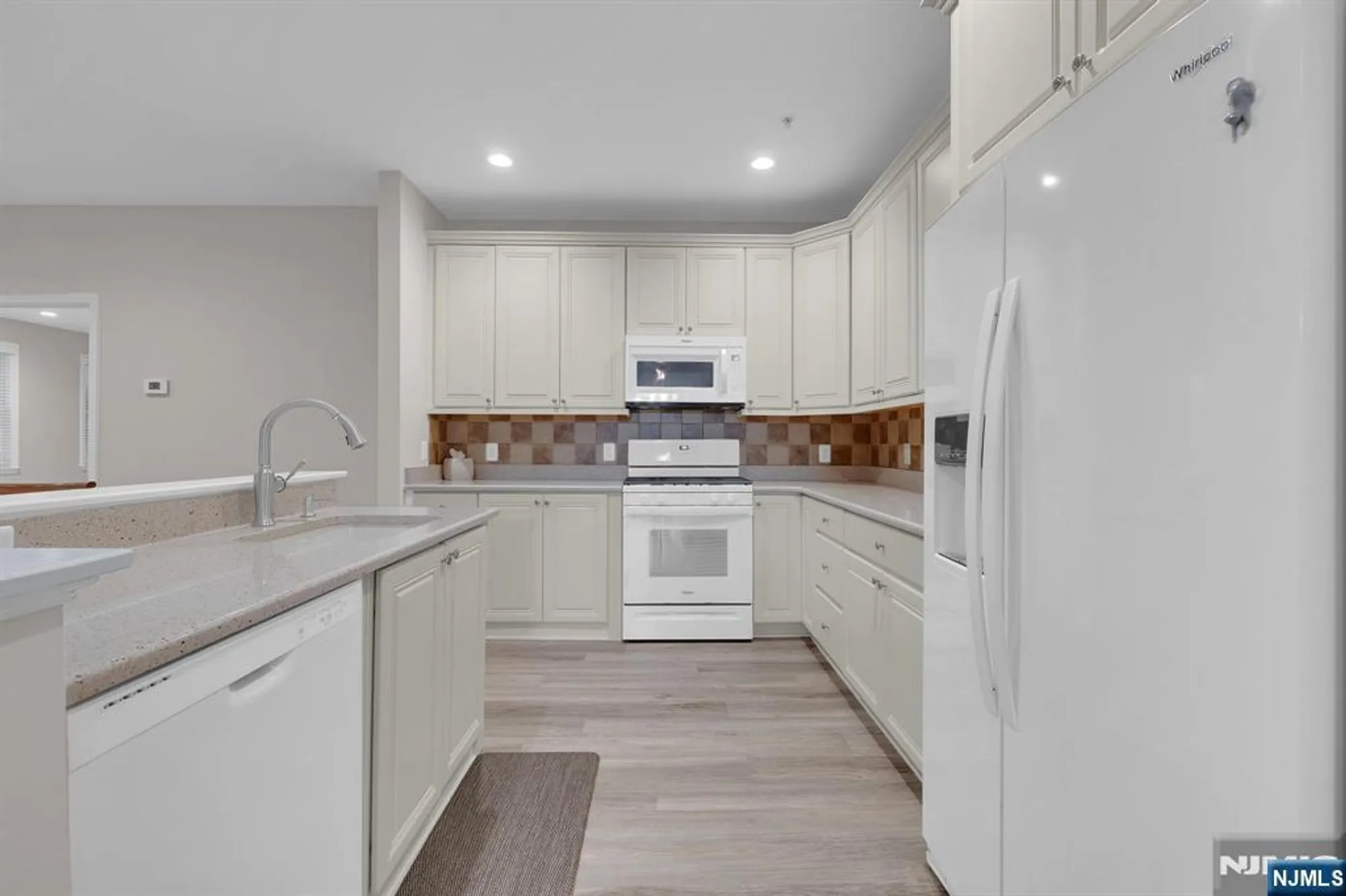 Property Slideshow image 5 of 34 | 7 ridgeview ln, Mount Arlington, NJ, 07856