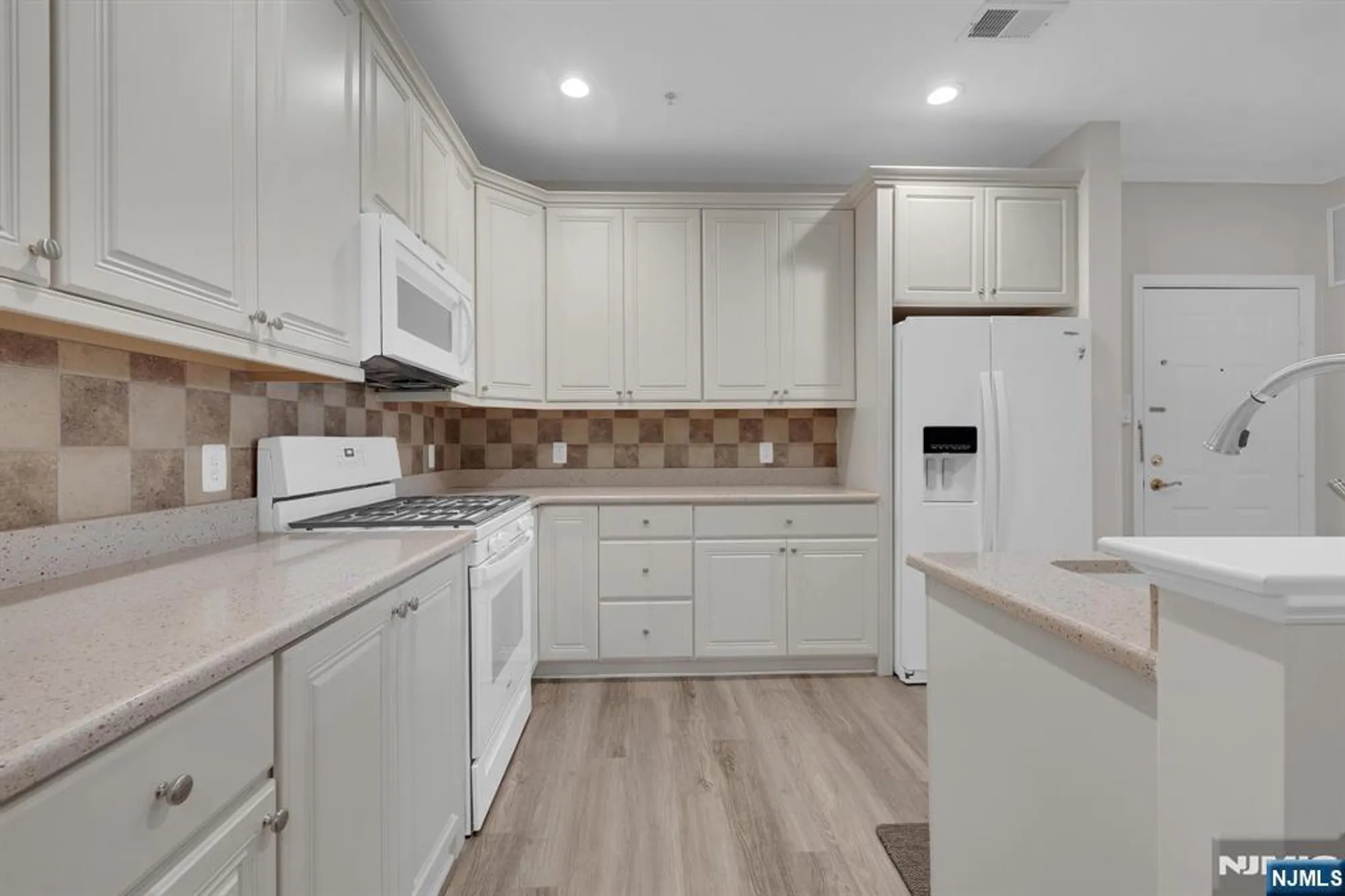 Property Slideshow image 6 of 34 | 7 ridgeview ln, Mount Arlington, NJ, 07856