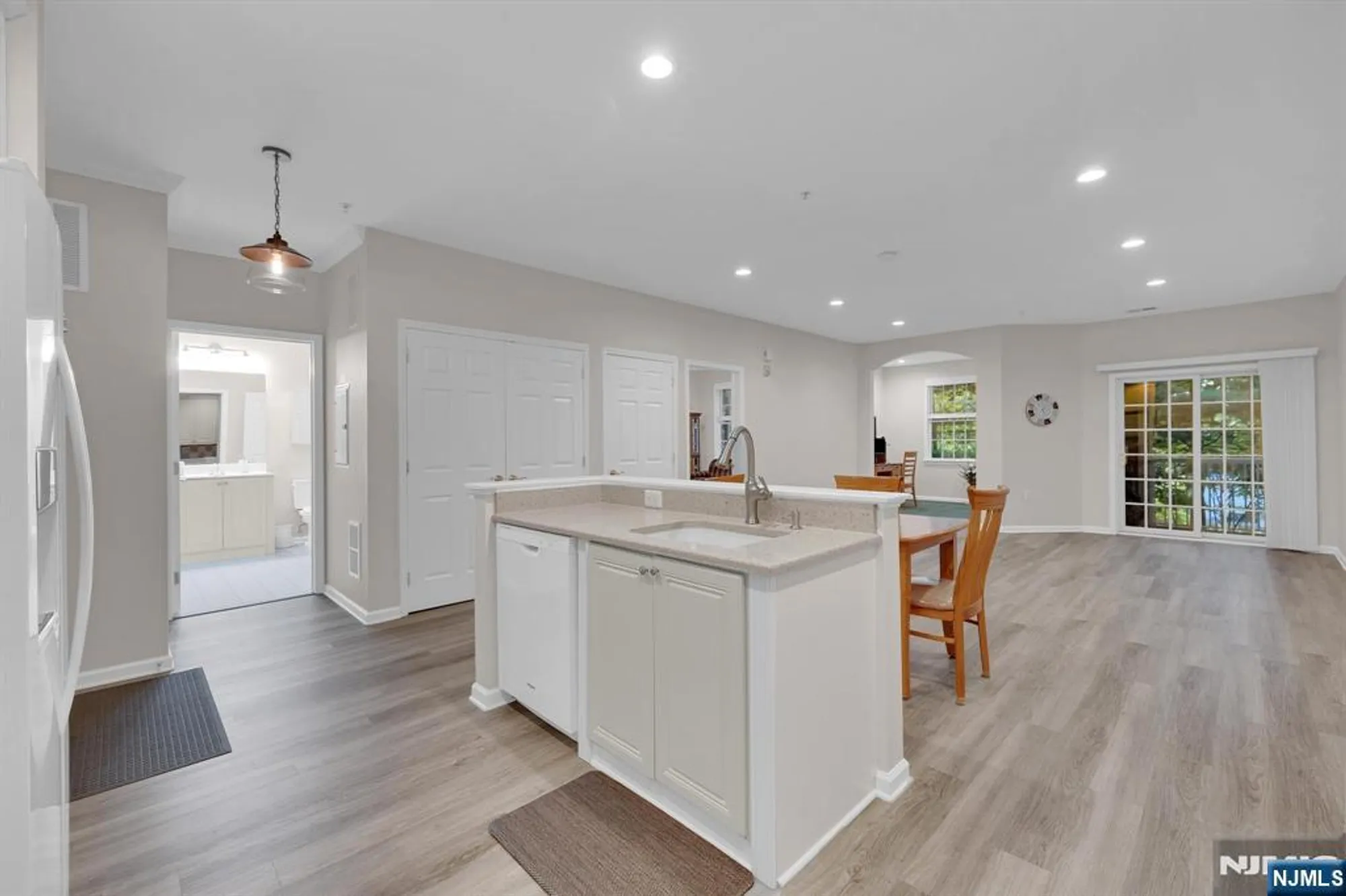 Property Slideshow image 7 of 34 | 7 ridgeview ln, Mount Arlington, NJ, 07856