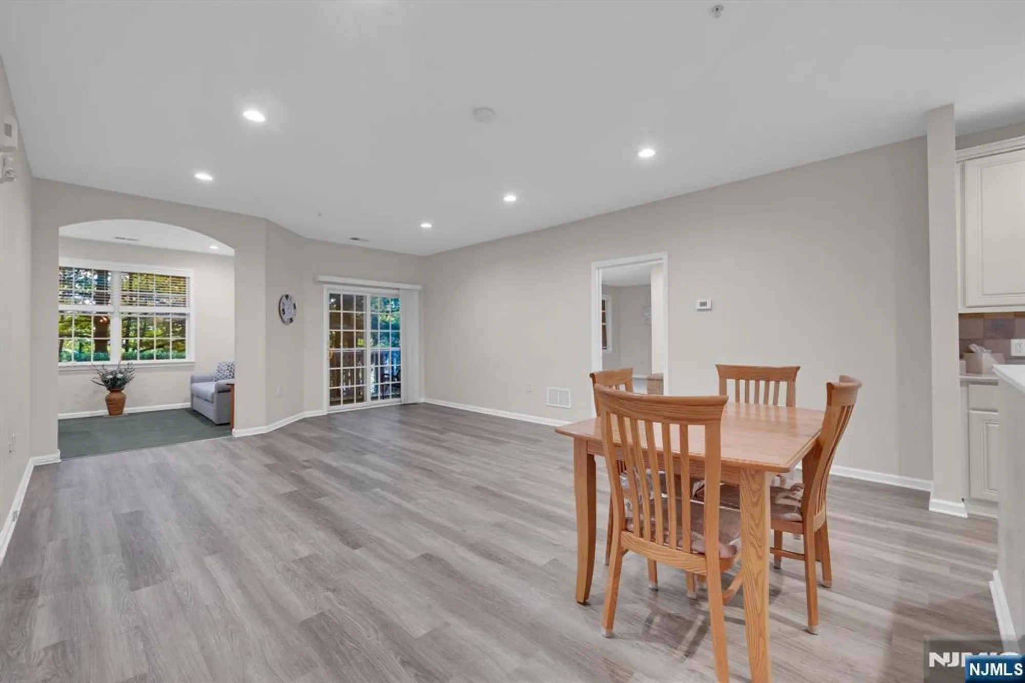 Property Slideshow image 8 of 34 | 7 ridgeview ln, Mount Arlington, NJ, 07856