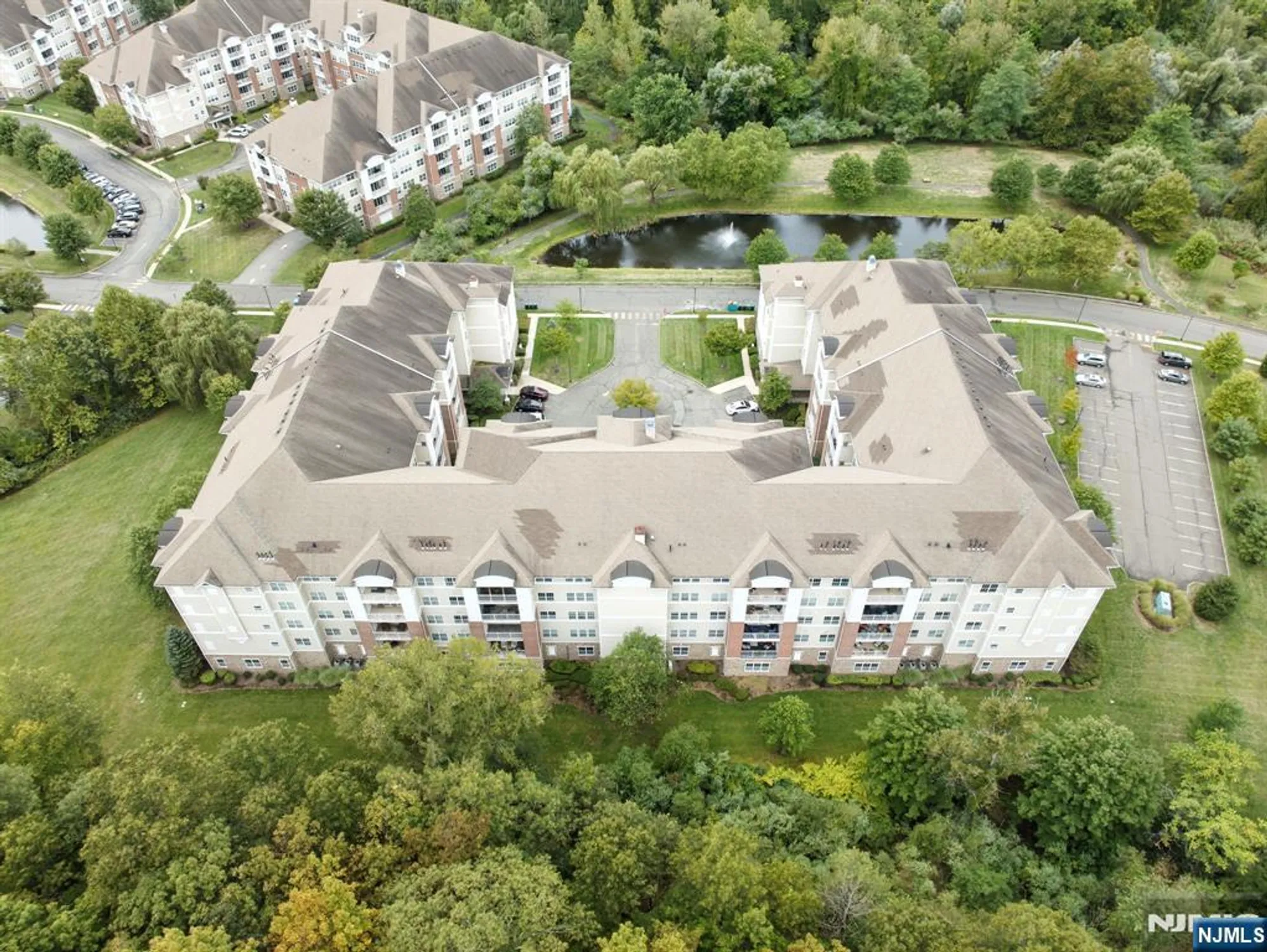 Property Slideshow image 11 of 50 | 4319 warrens way deeded garage, Wanaque, NJ, 07465