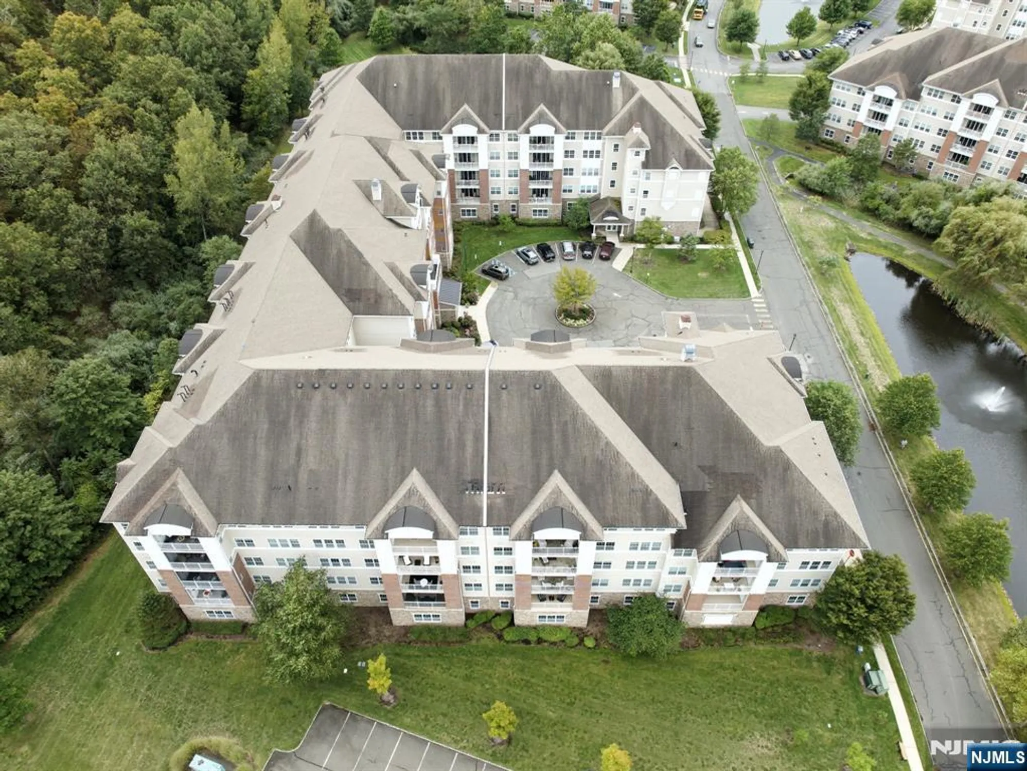 Property Slideshow image 12 of 50 | 4319 warrens way deeded garage, Wanaque, NJ, 07465