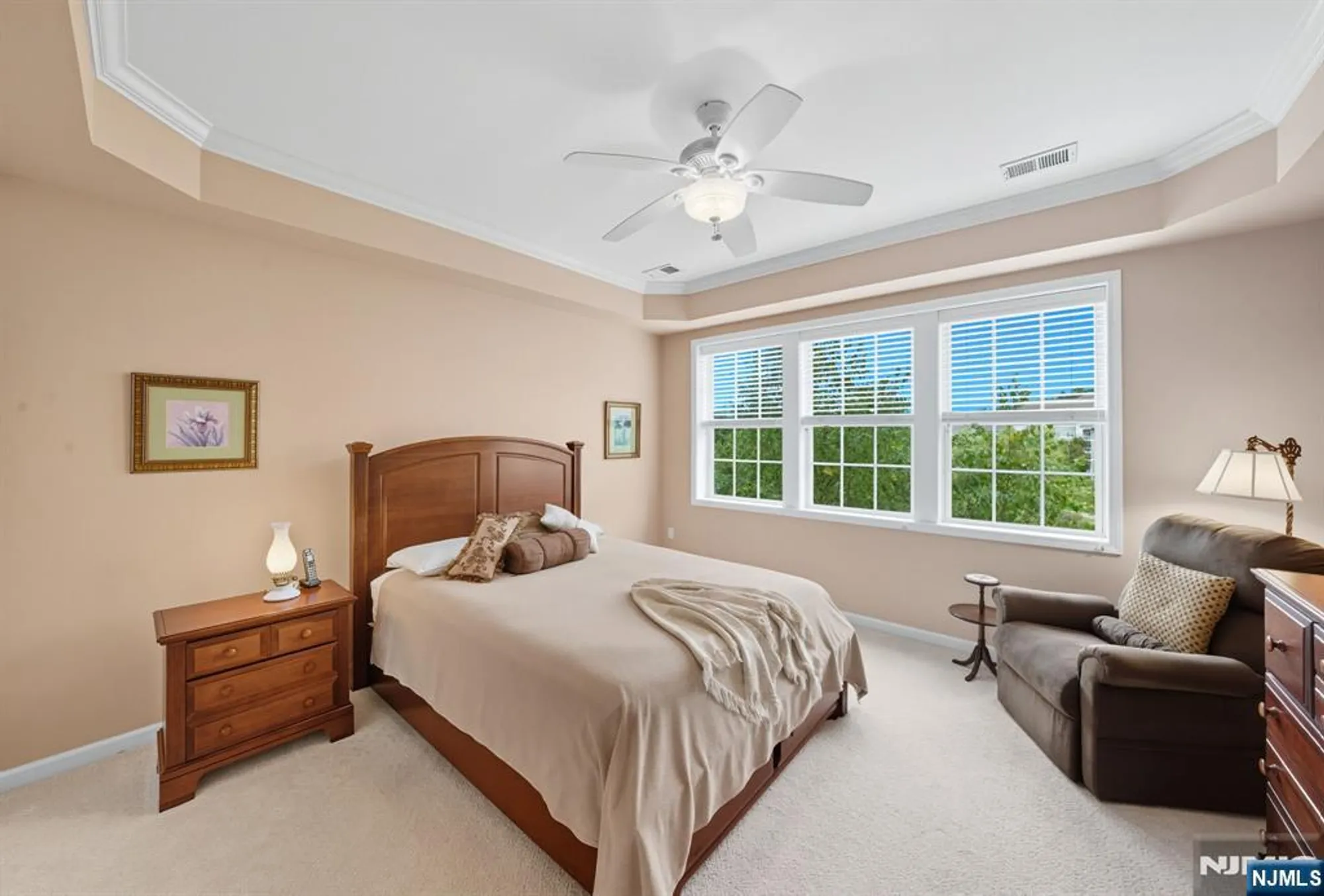 Property Slideshow image 19 of 50 | 4319 warrens way deeded garage, Wanaque, NJ, 07465